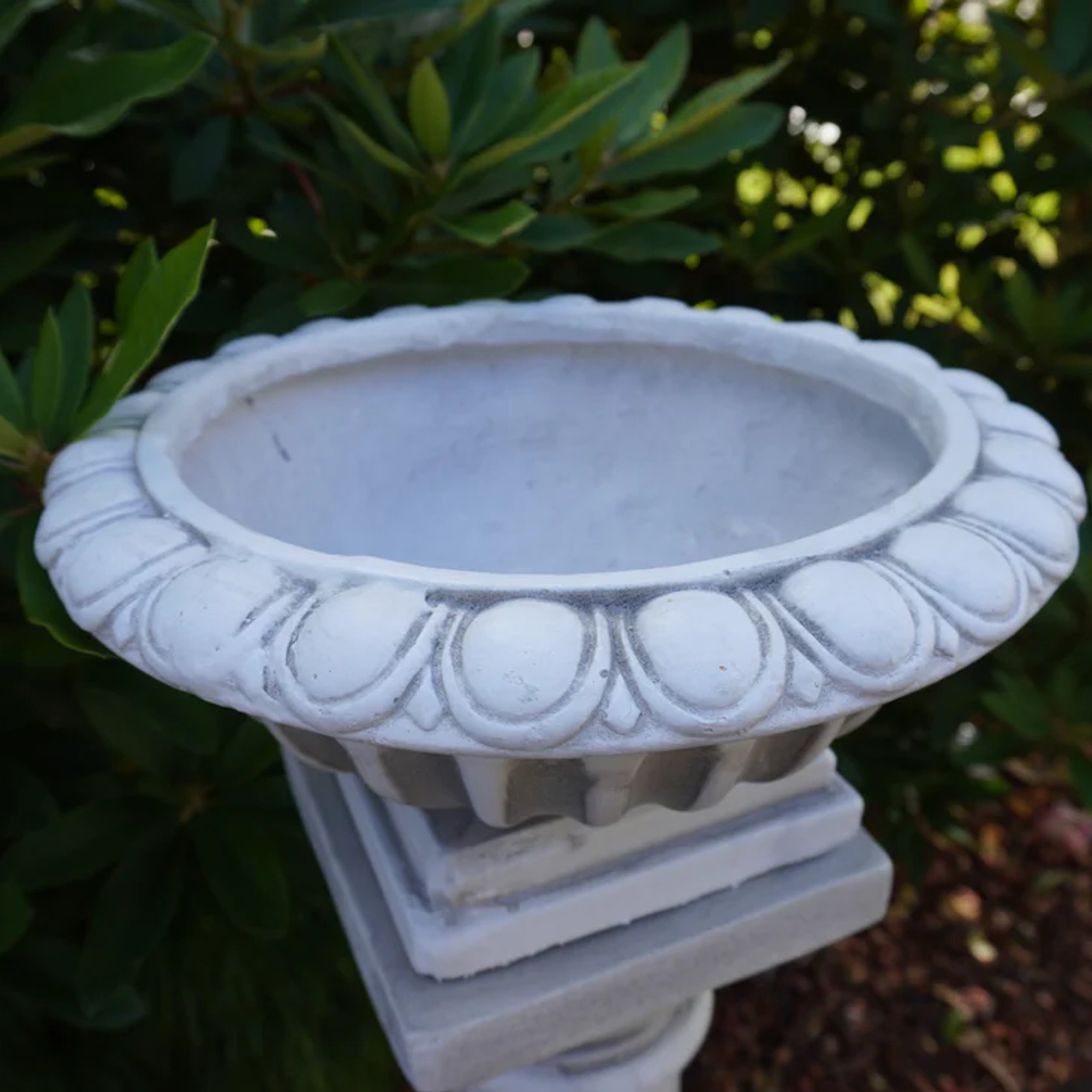 Acanthus Garden Urn gallery detail image