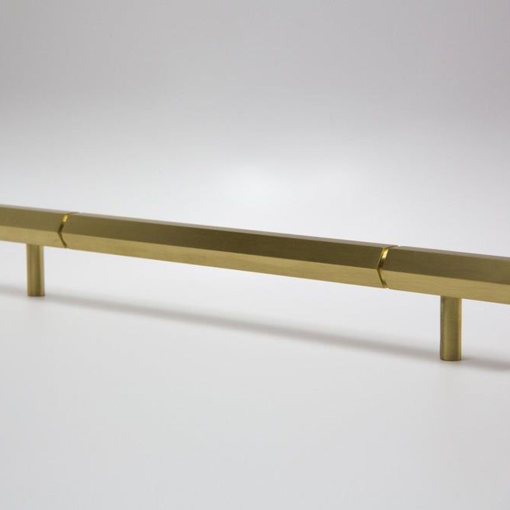 Facet 01L gallery detail image