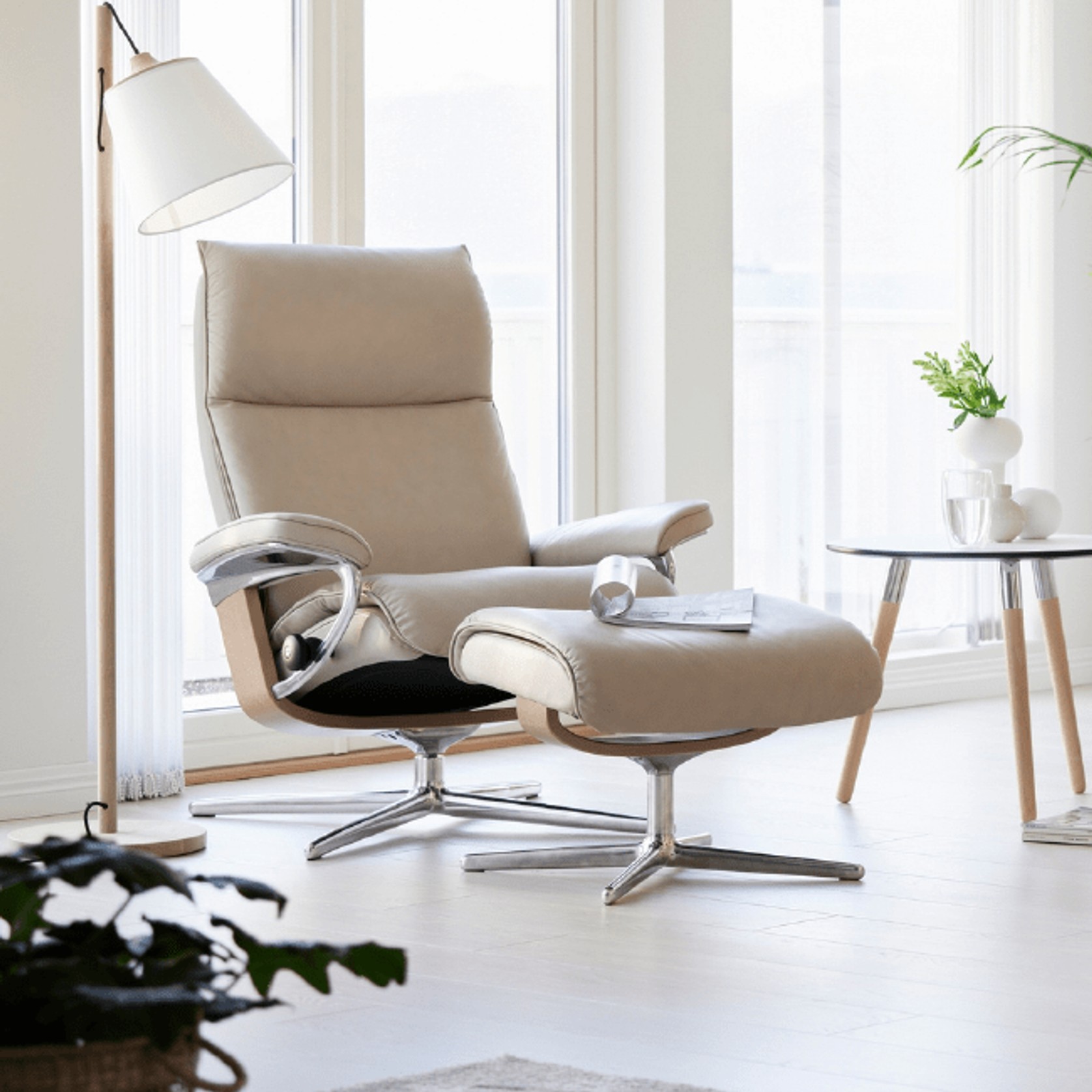 Stressless® Tokyo with Adjustable Headrest gallery detail image