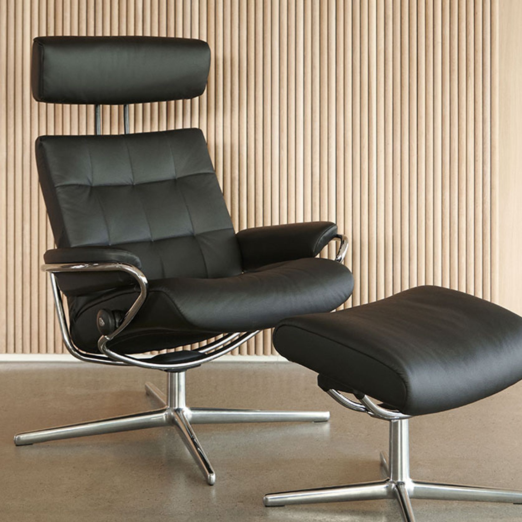 Stressless® London (M) Recliner w/ Adjustable Headrest gallery detail image
