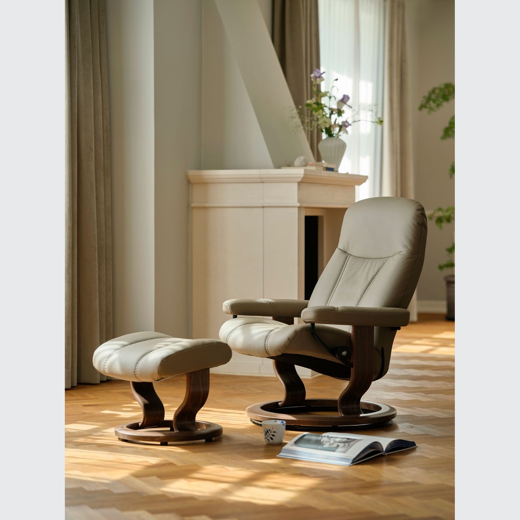 Stressless® Consul (M) Classic Recliner gallery detail image