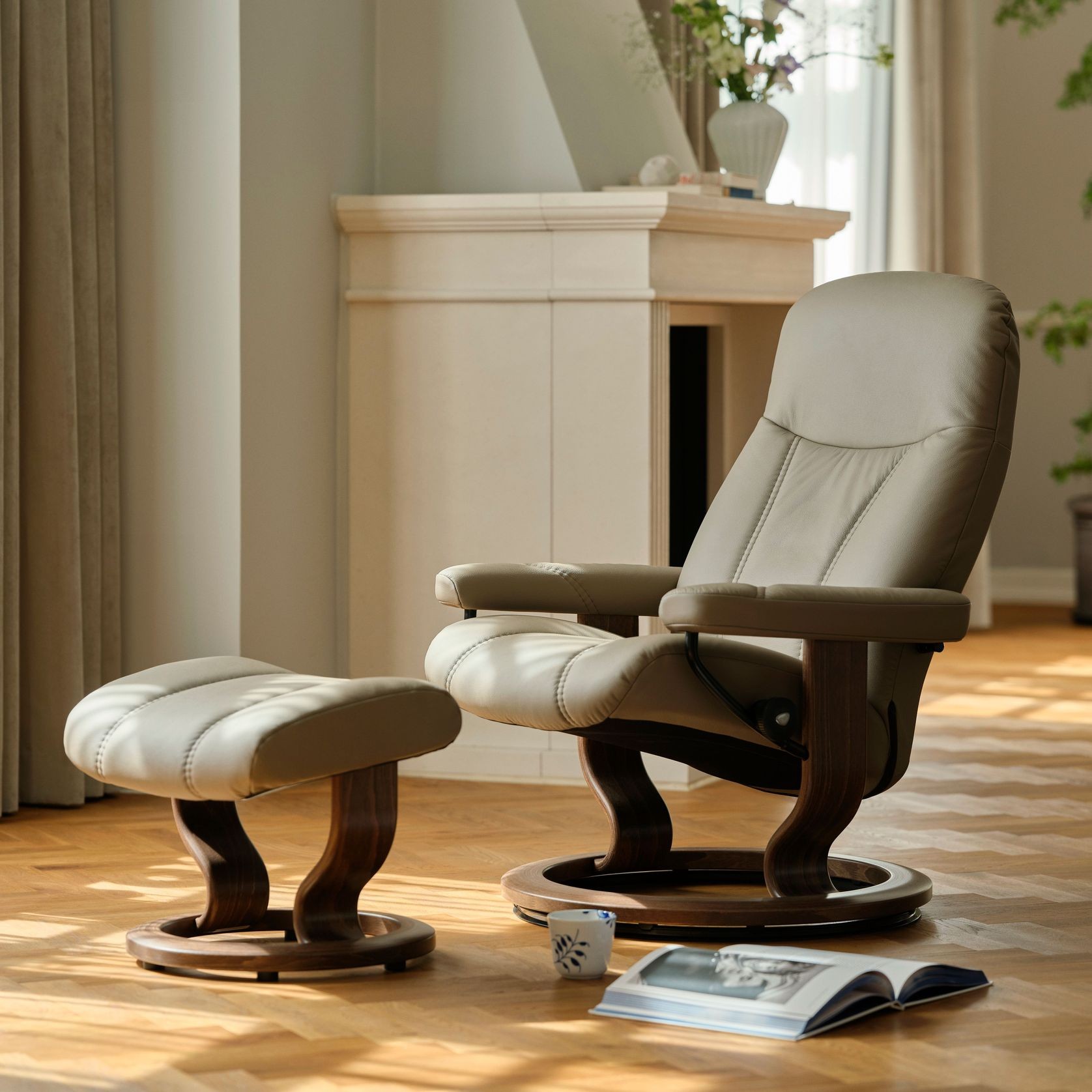 Stressless® Consul (M) Classic Recliner gallery detail image