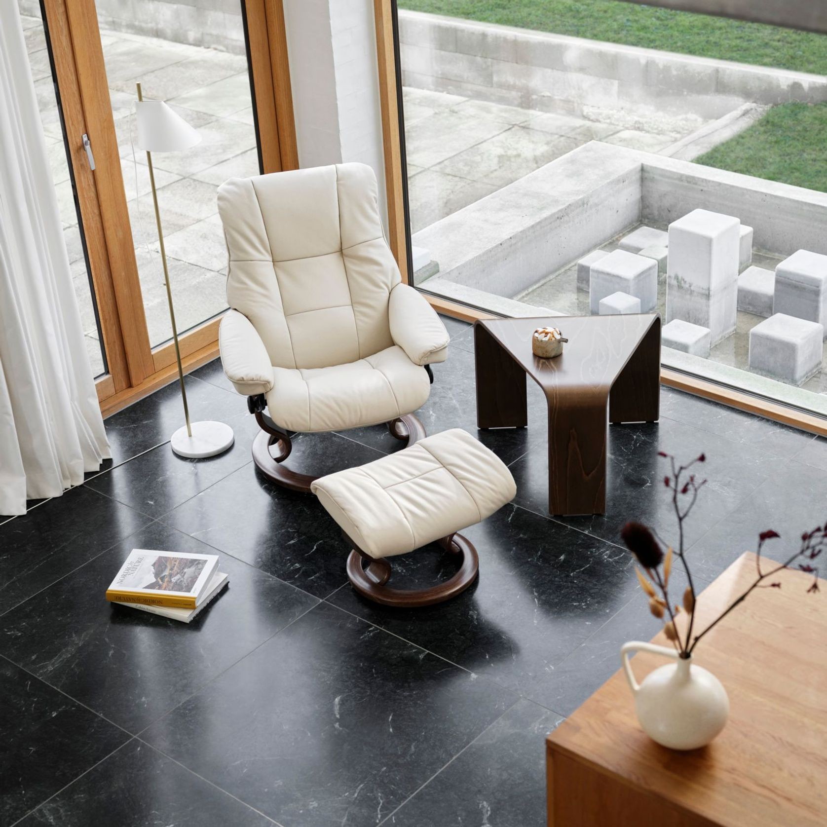 Stressless® Mayfair (M) Classic Recliner gallery detail image