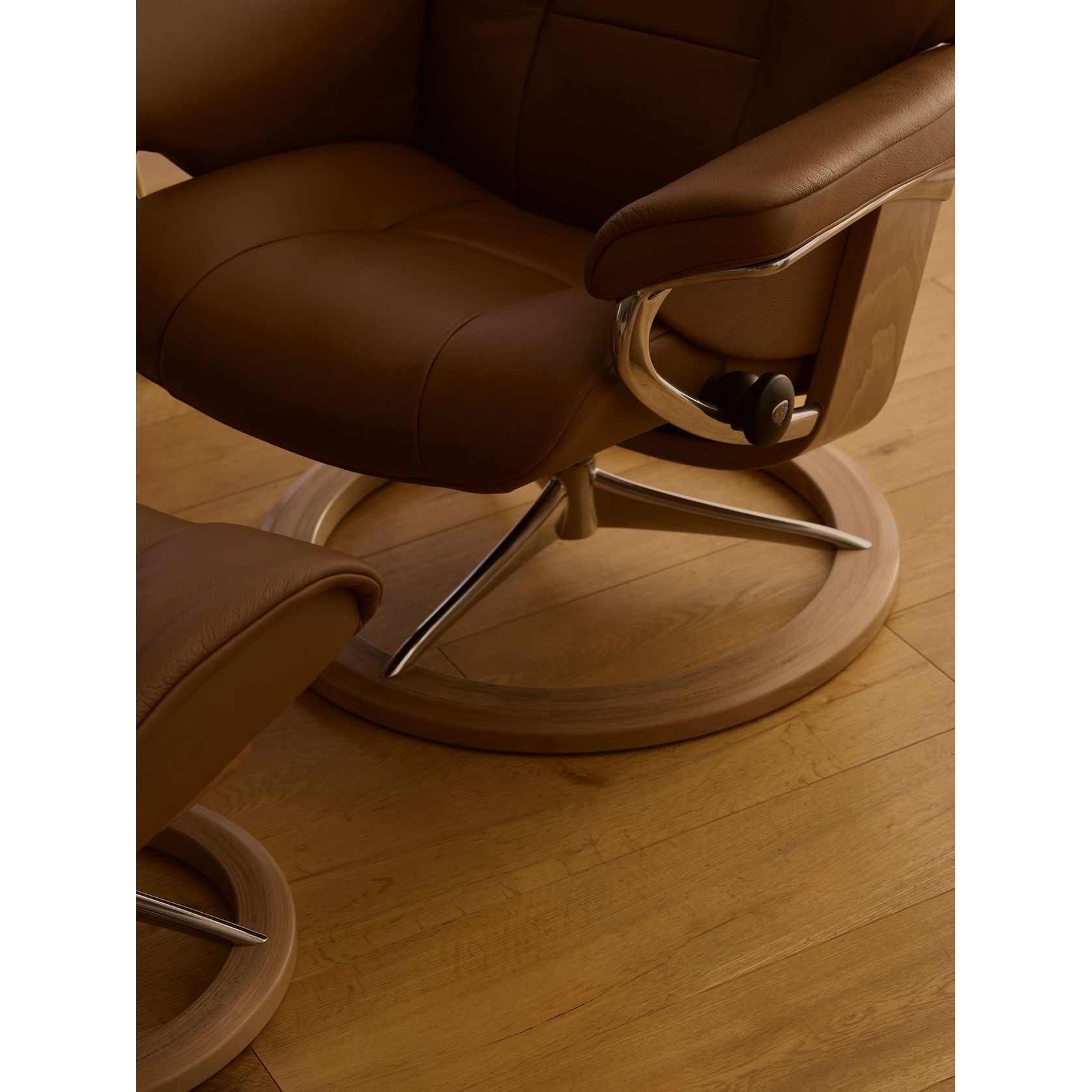 Stressless® Mayfair Signature Recliner gallery detail image