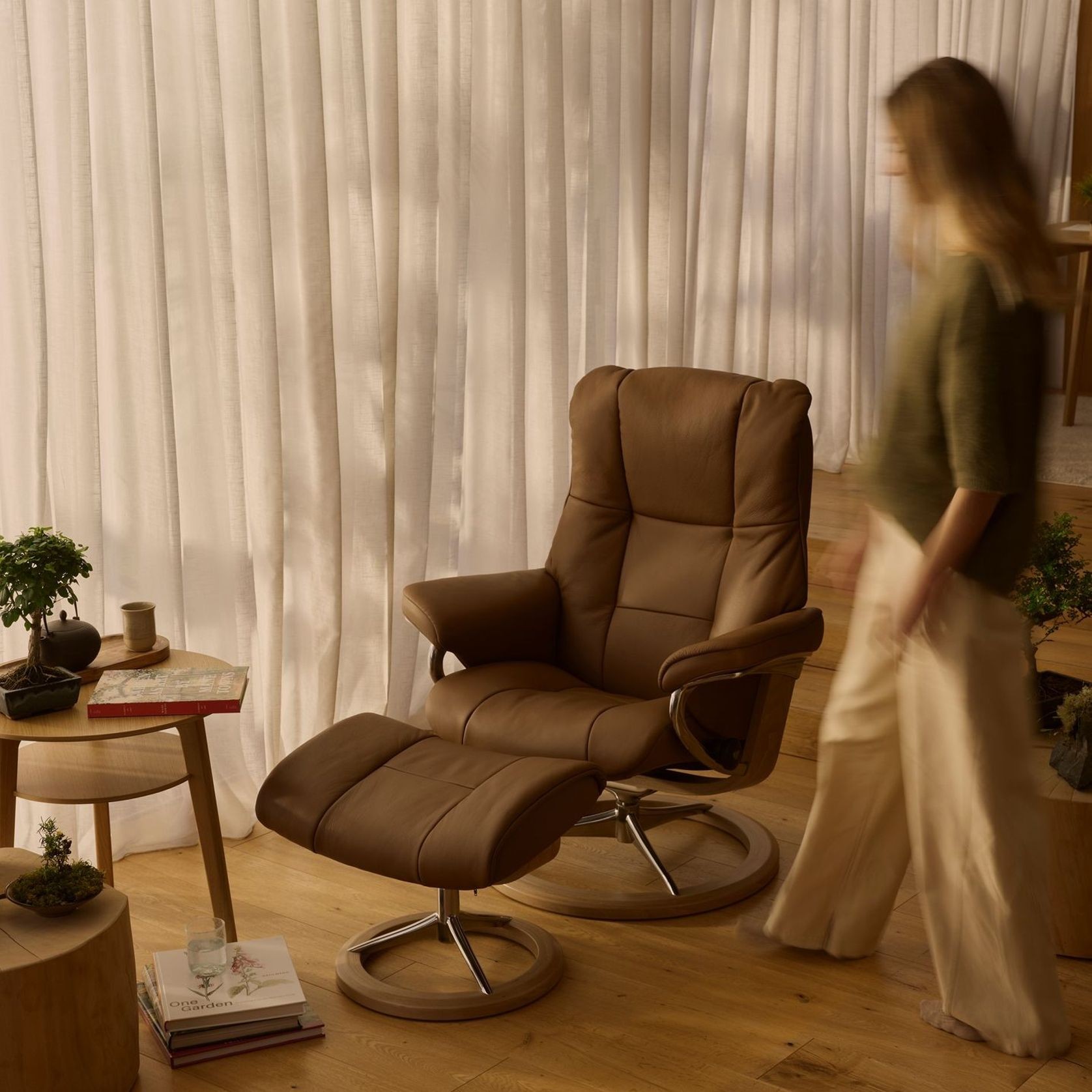 Stressless® Mayfair Signature Recliner gallery detail image