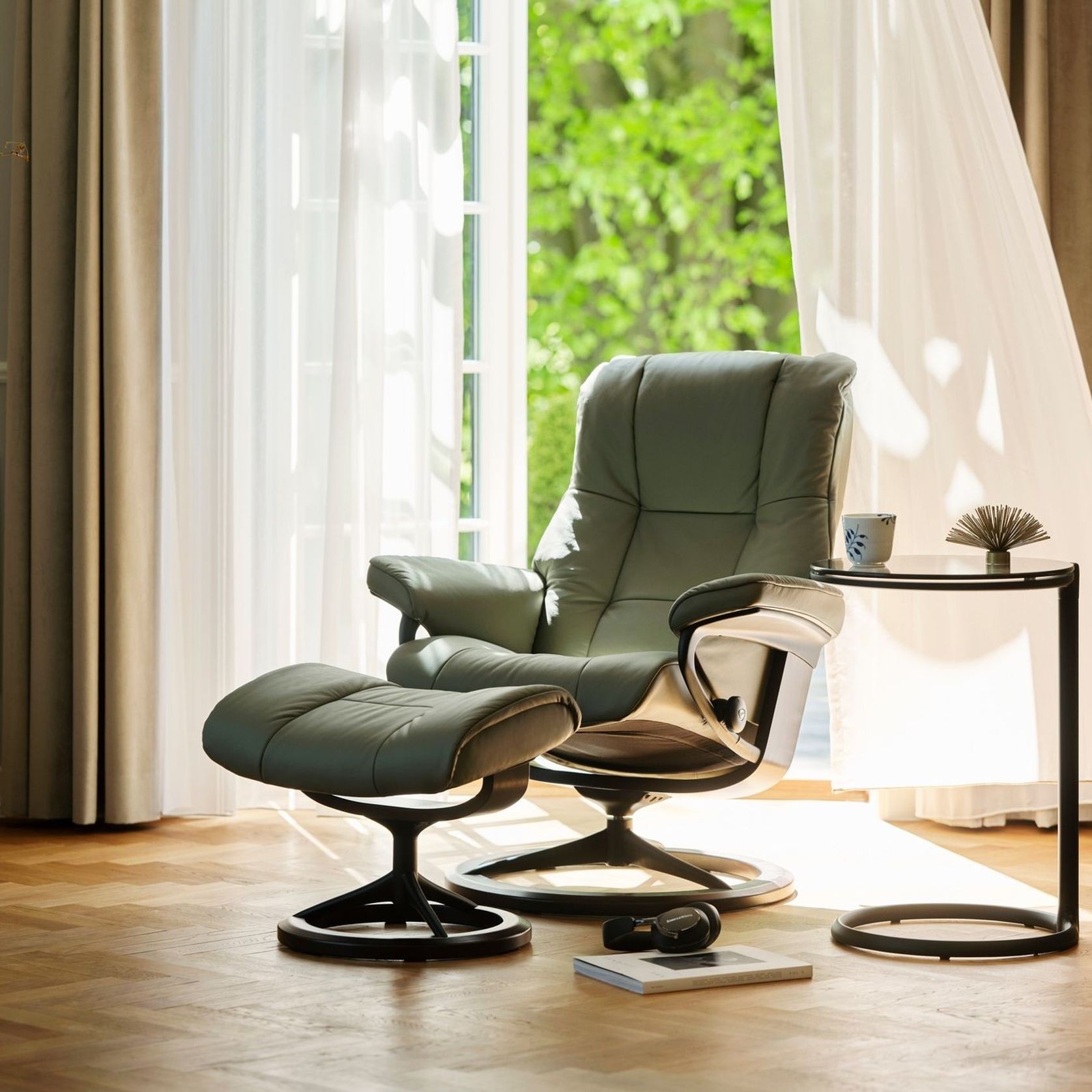 Stressless® Mayfair (M) Signature Recliner gallery detail image