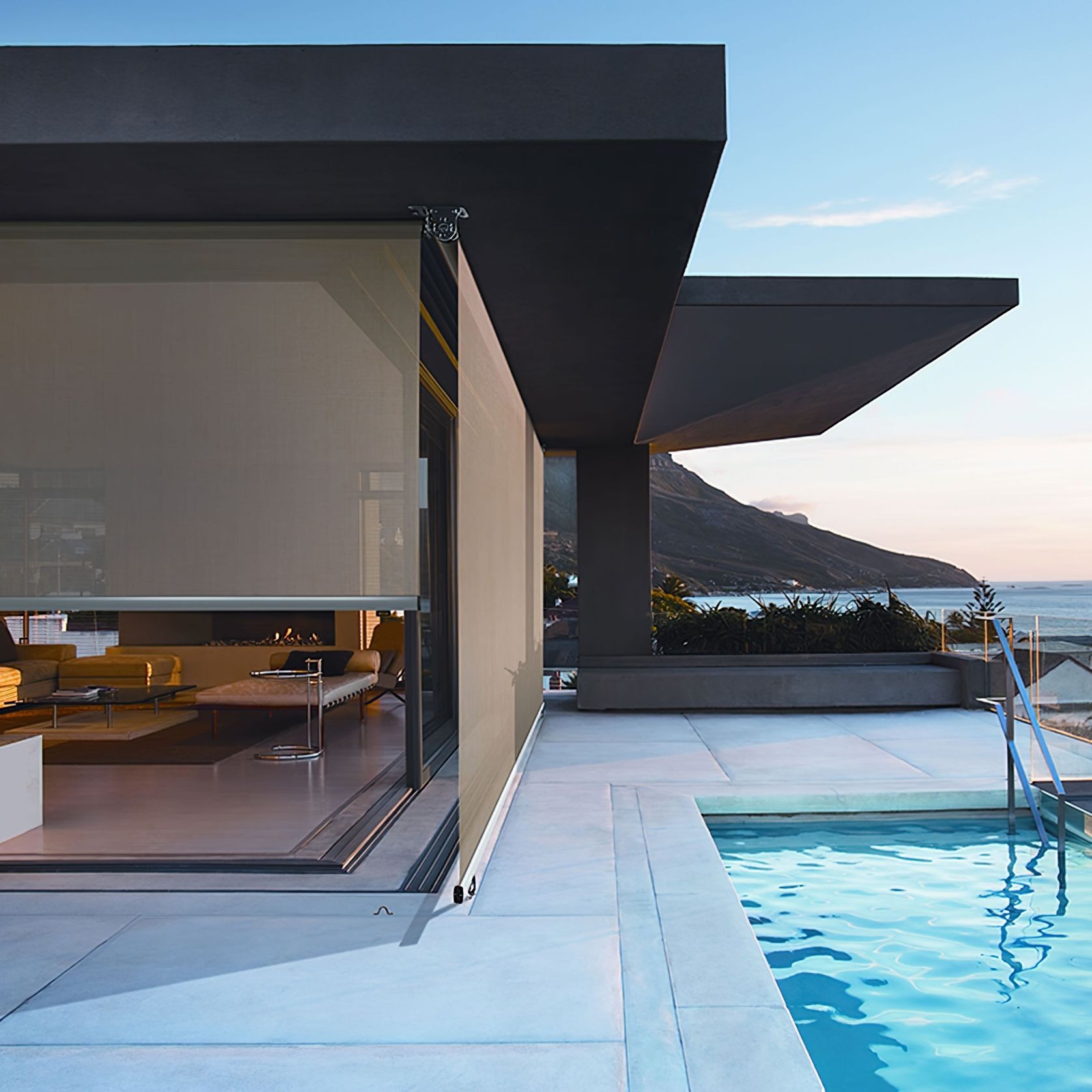 Solare Teknica 1000 Straight Drop Exterior Roller Blind gallery detail image