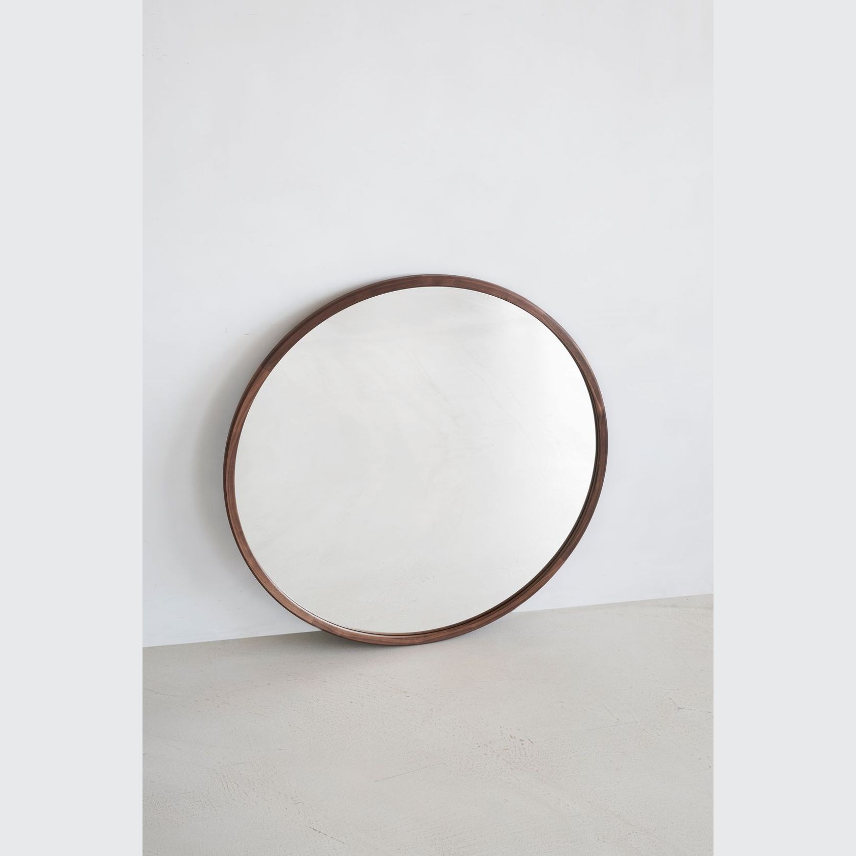 Silhouette Mirror Round by Fredericia gallery detail image