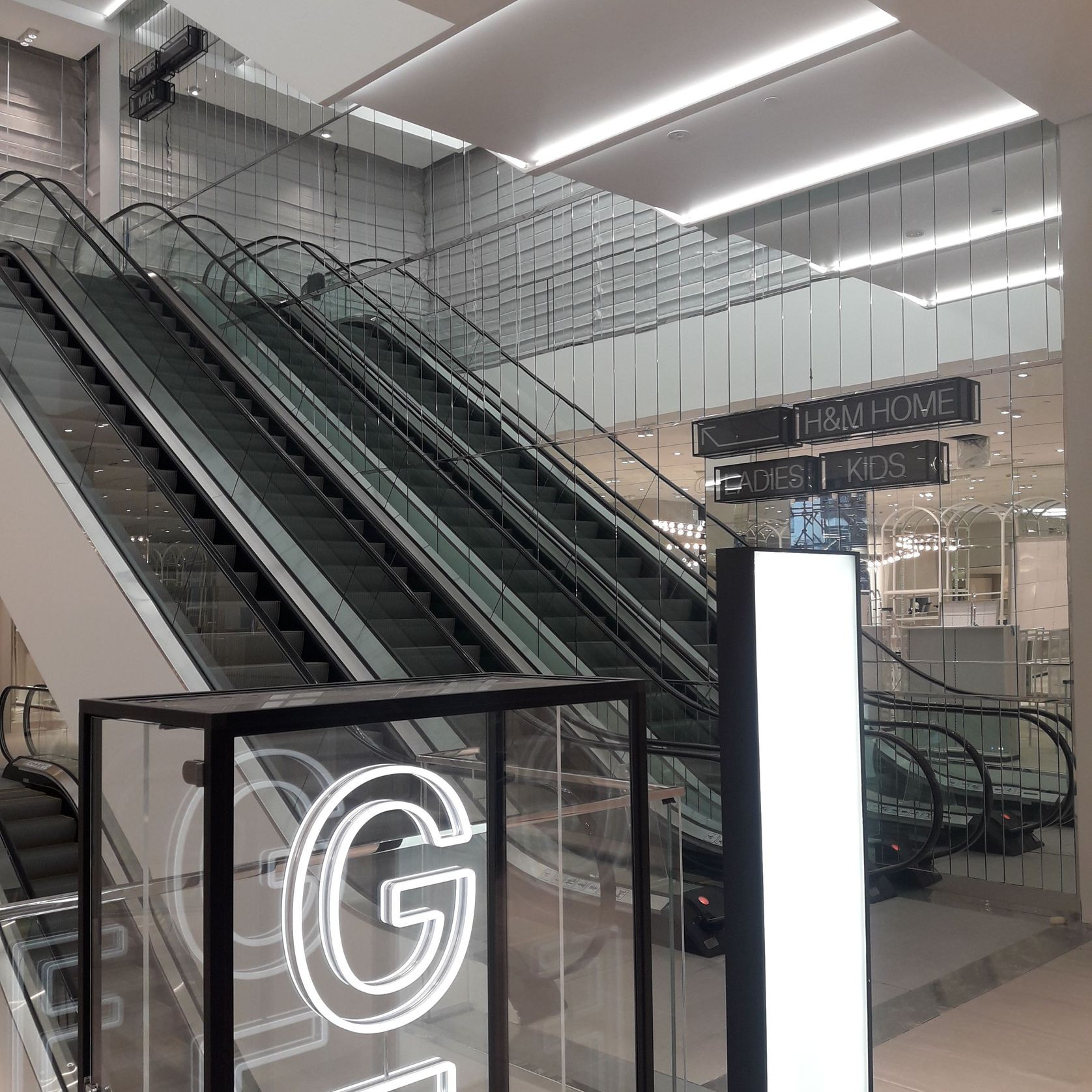 MirrorLign™ | Mirrored Glass Cladding gallery detail image