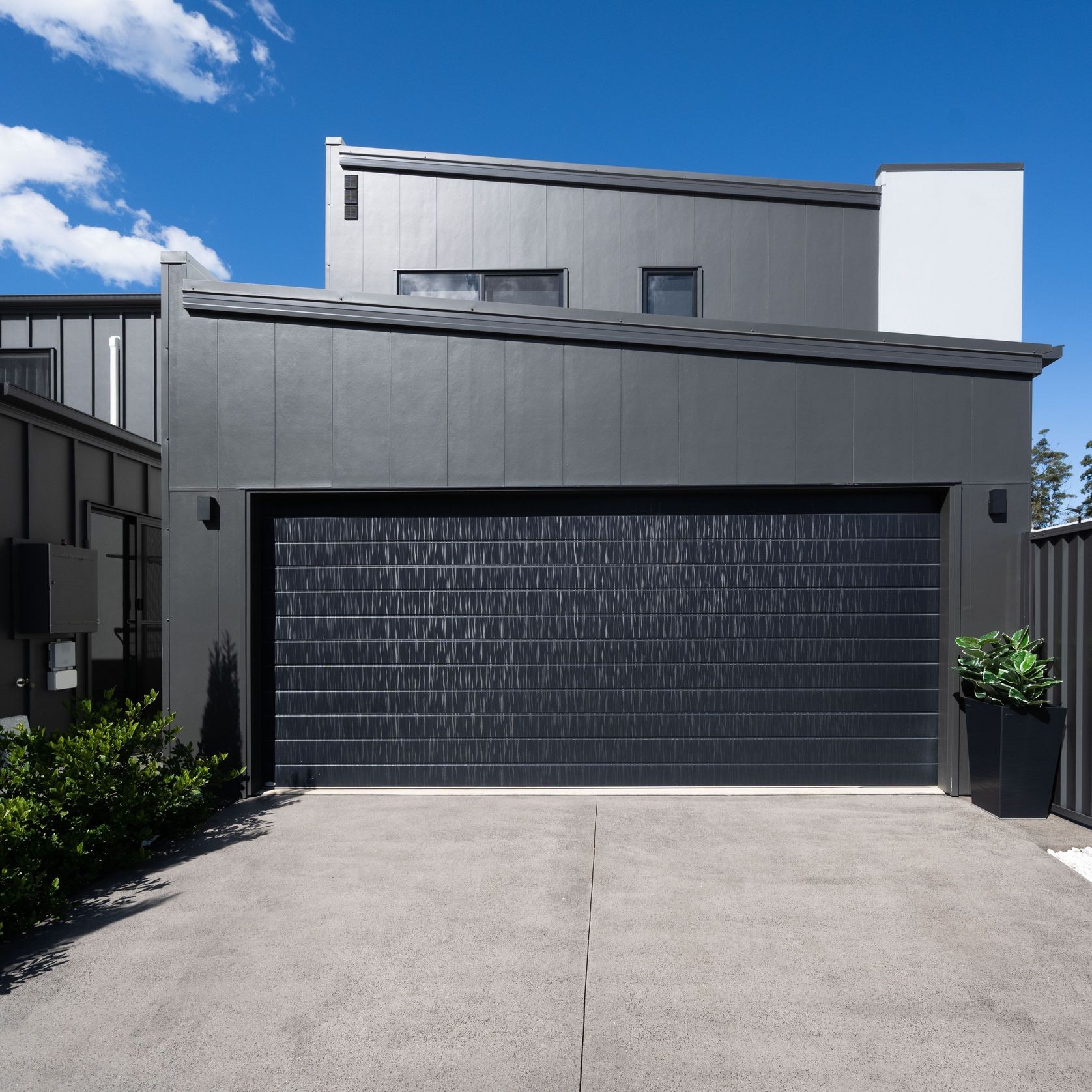 UniCote® LUX Garage Doors | Sectional Doors gallery detail image