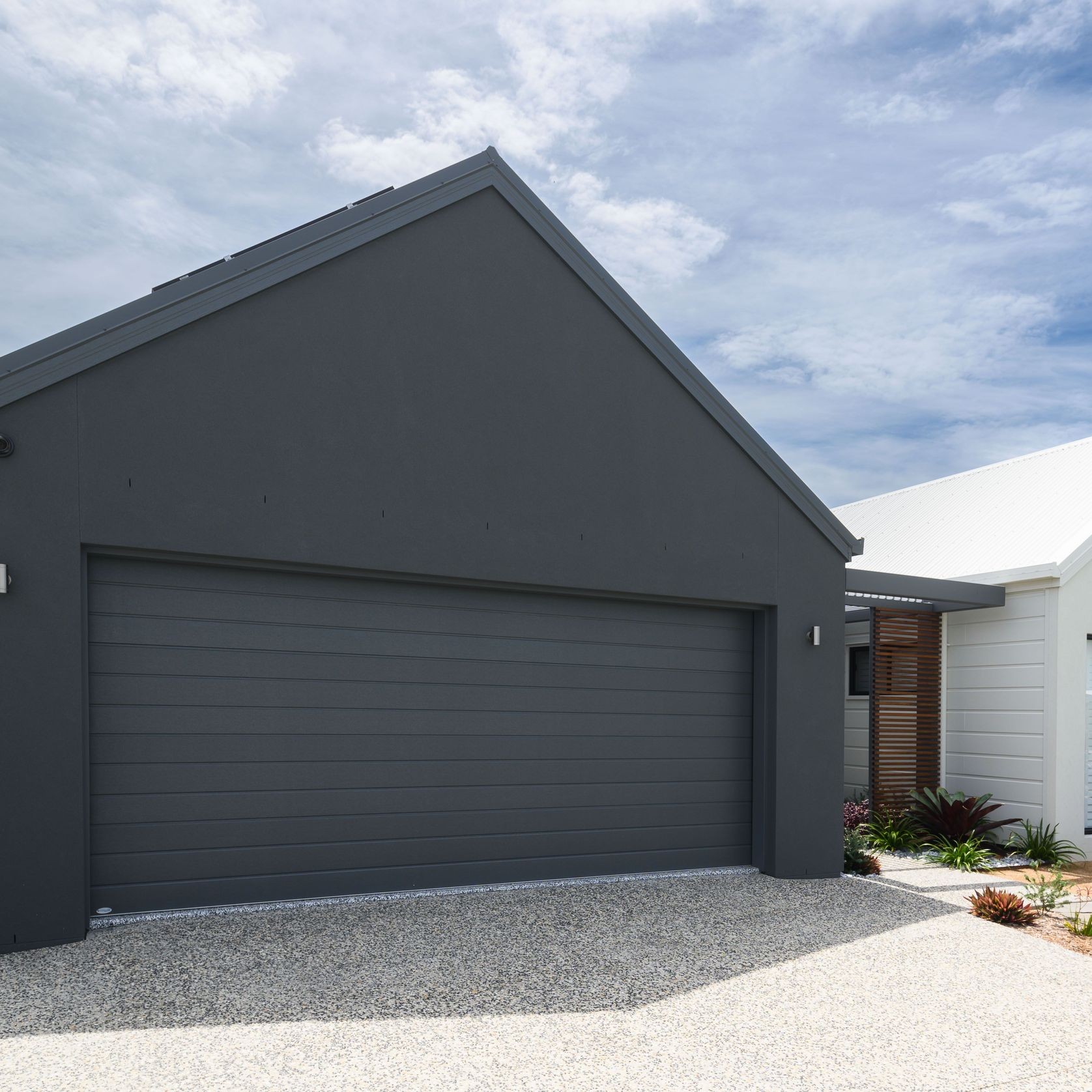 UniCote® LUX Garage Doors | Sectional Doors gallery detail image