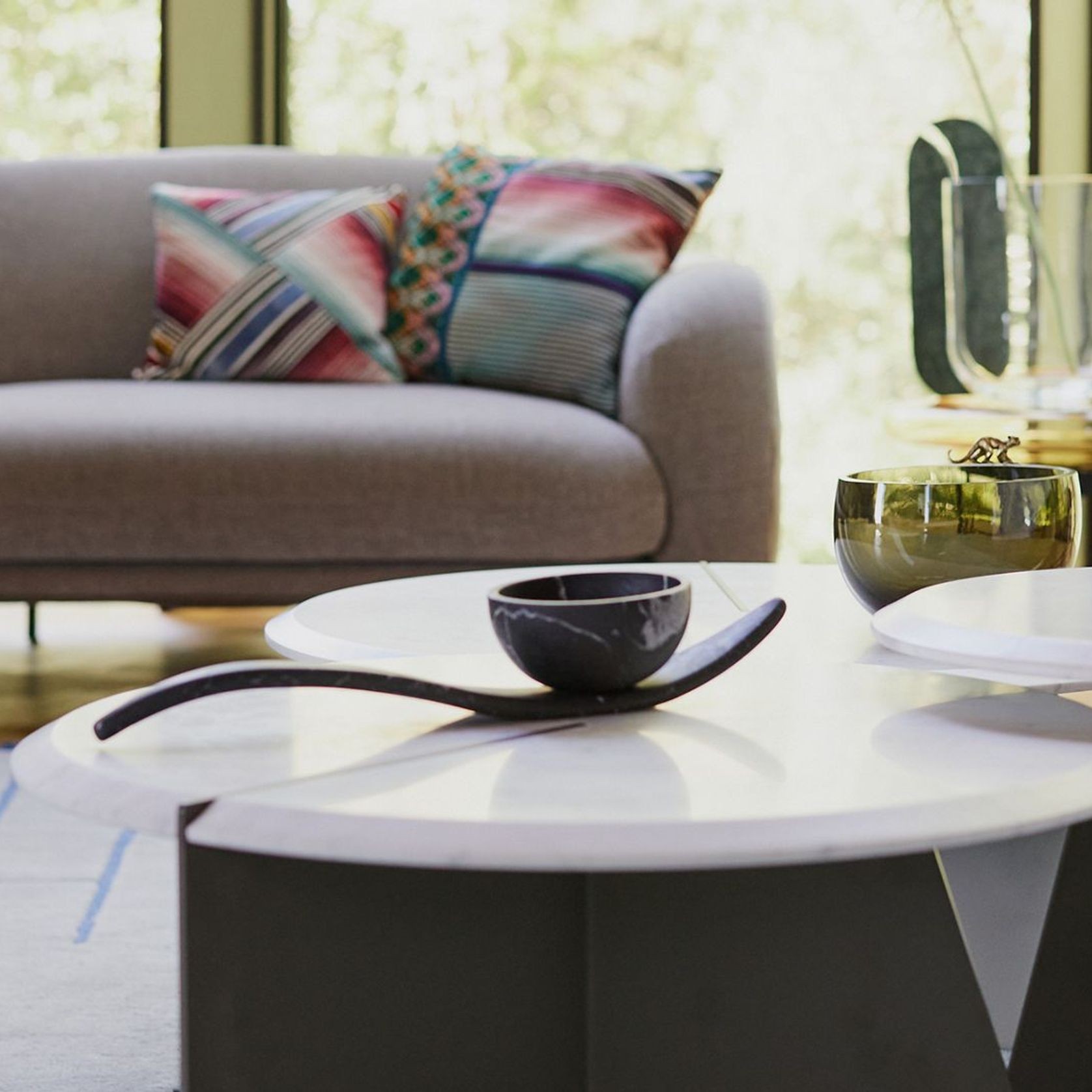 Nenuphar Bianco Carrare End Table gallery detail image