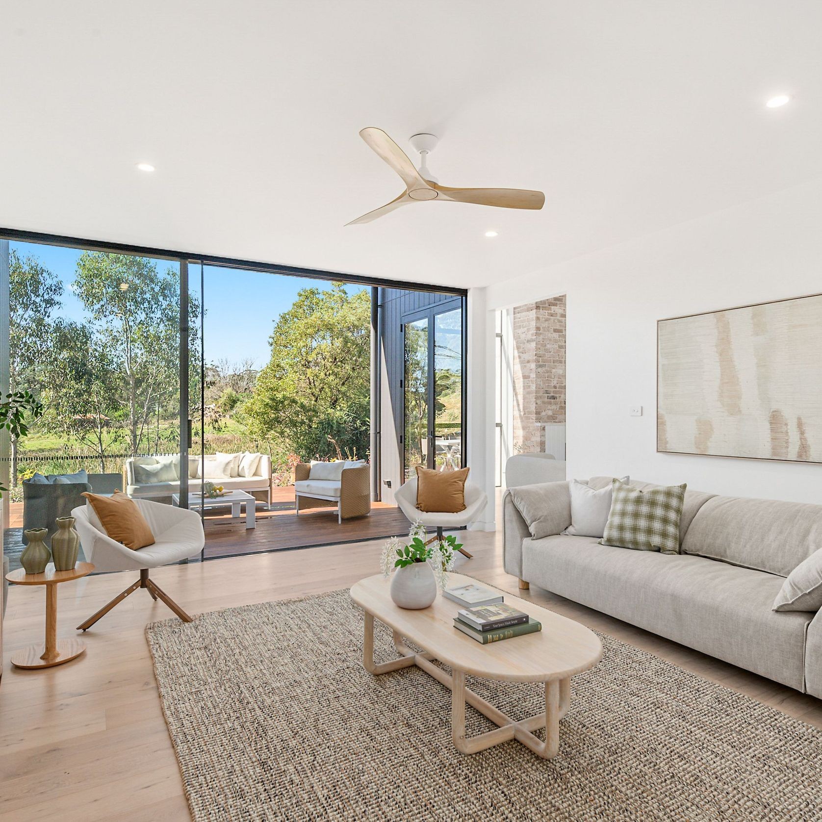 Vantage | Series 759 | ComfortEDGE™ Sliding Door gallery detail image