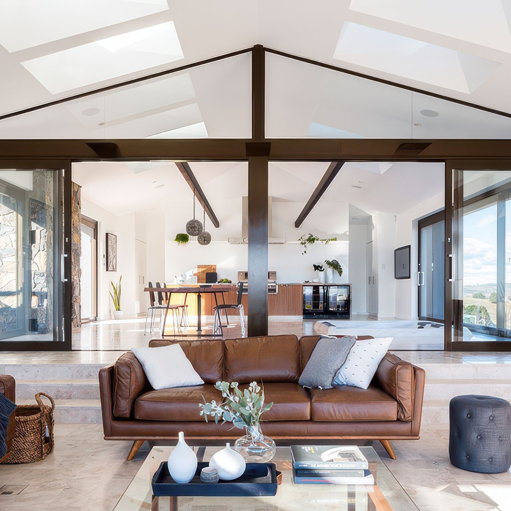 Elevate | Series 704 | Sliding Door gallery detail image