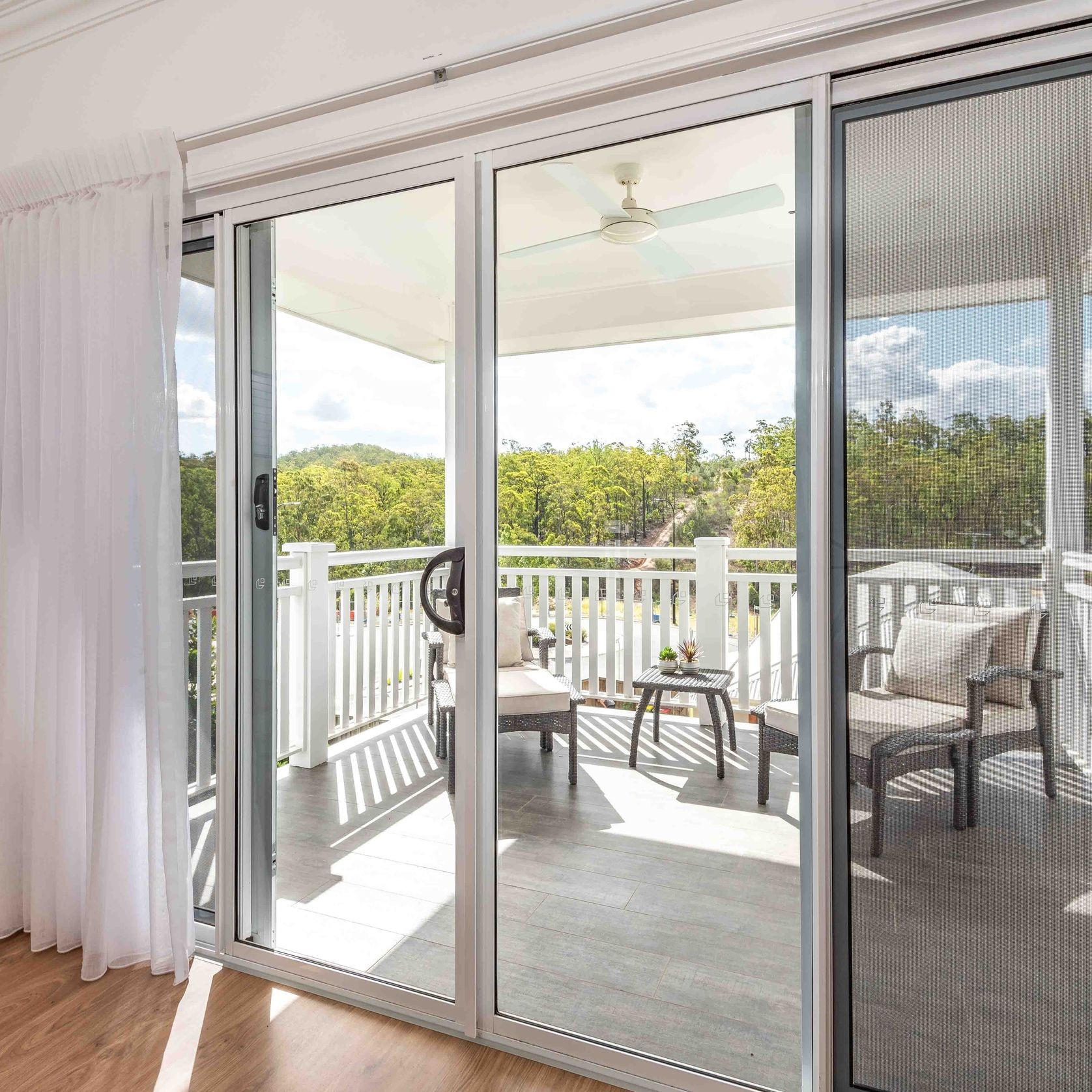 Vantage | Series 542 | Stacking Sliding Door gallery detail image