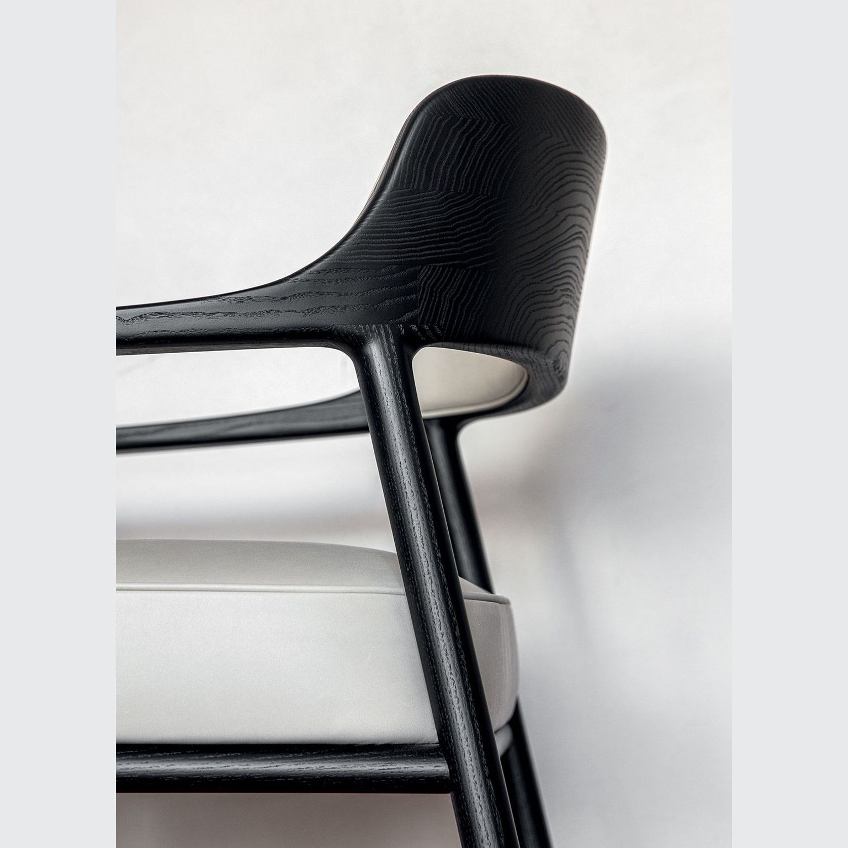 Walter Armchair by Molteni&C gallery detail image