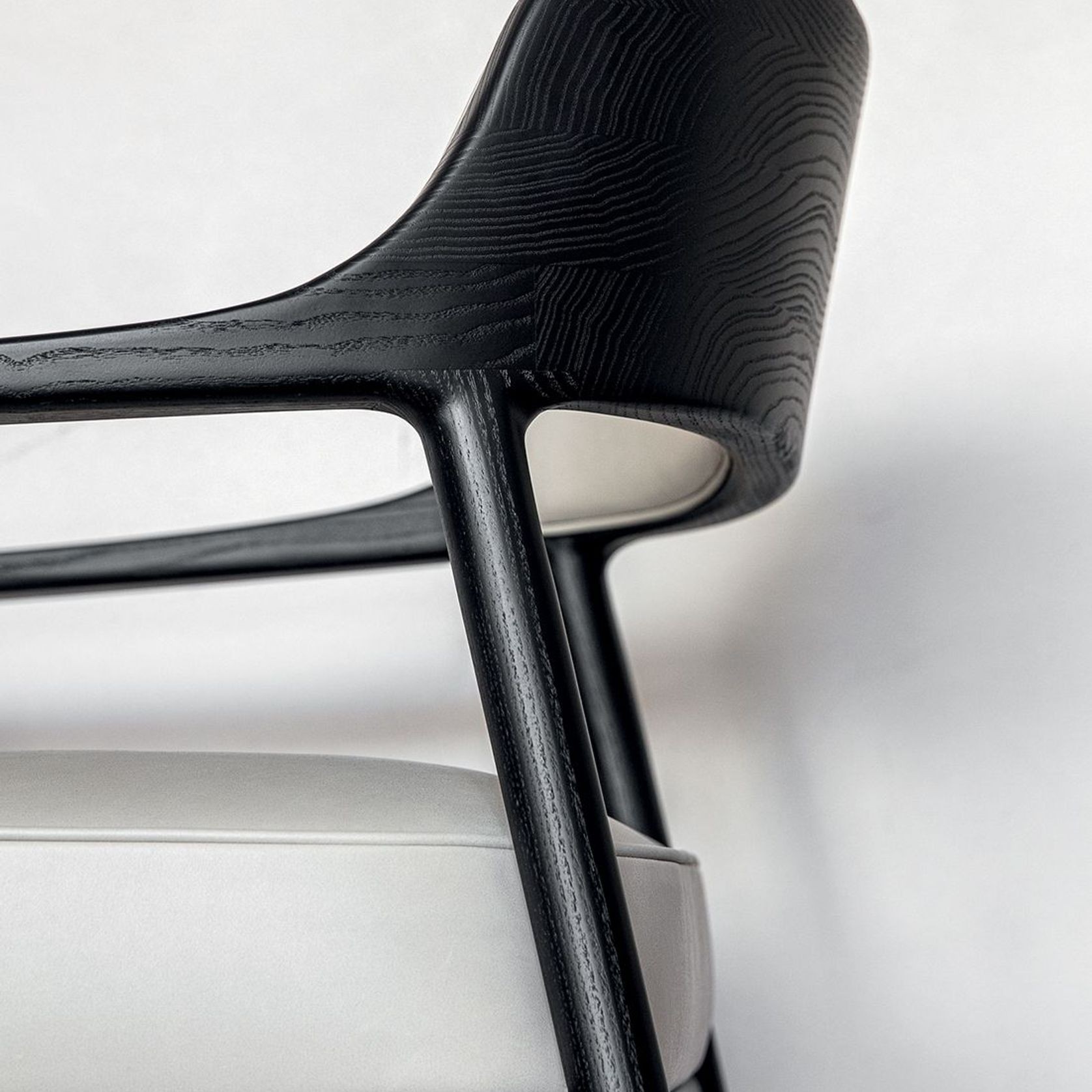 Walter Armchair by Molteni&C gallery detail image