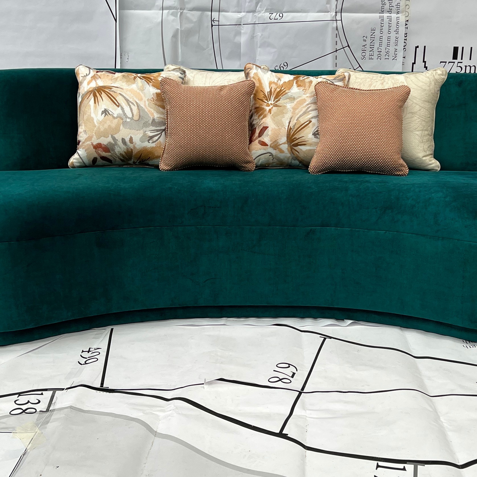 Contemporary Luxury Curved Sofa gallery detail image