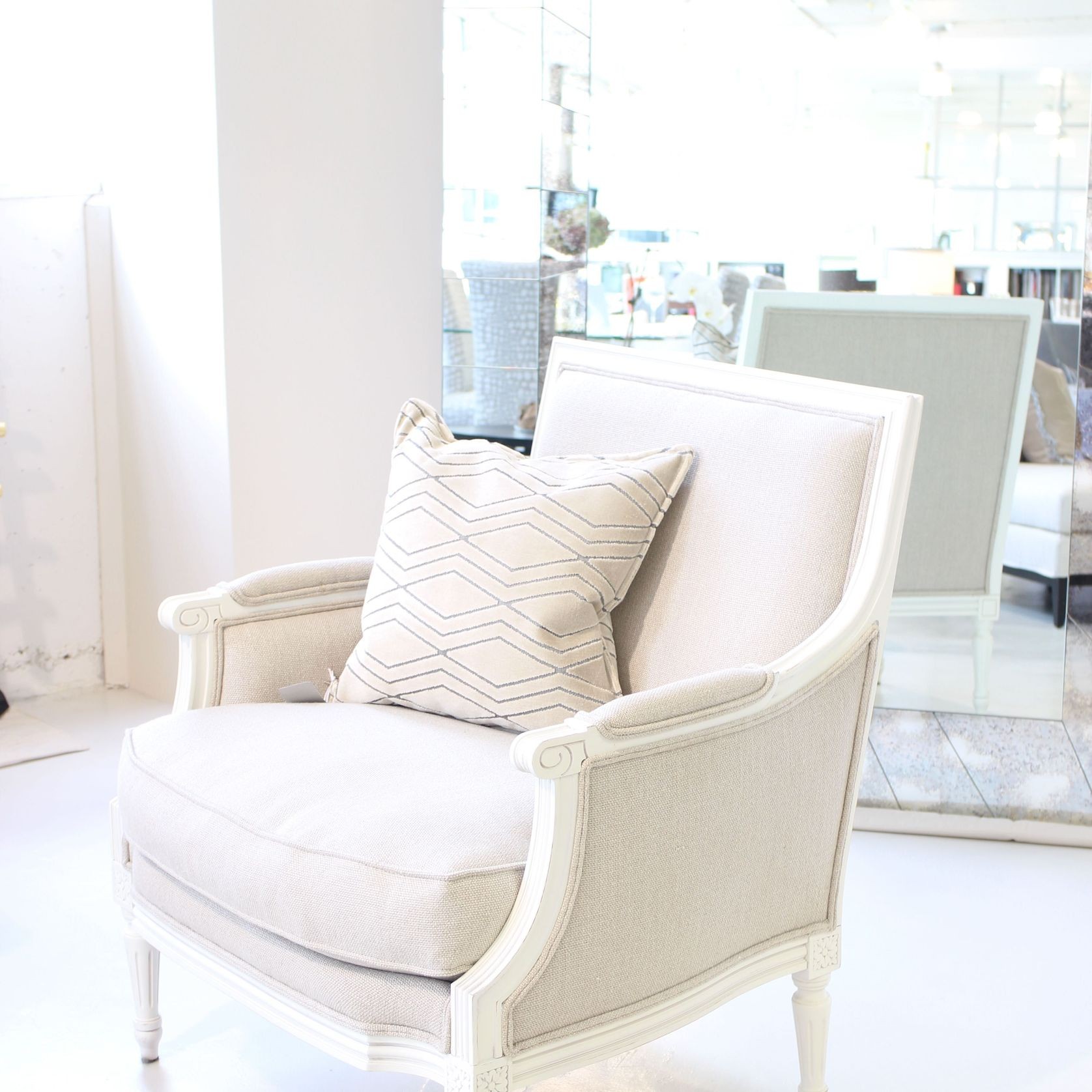 5042 Armchair gallery detail image