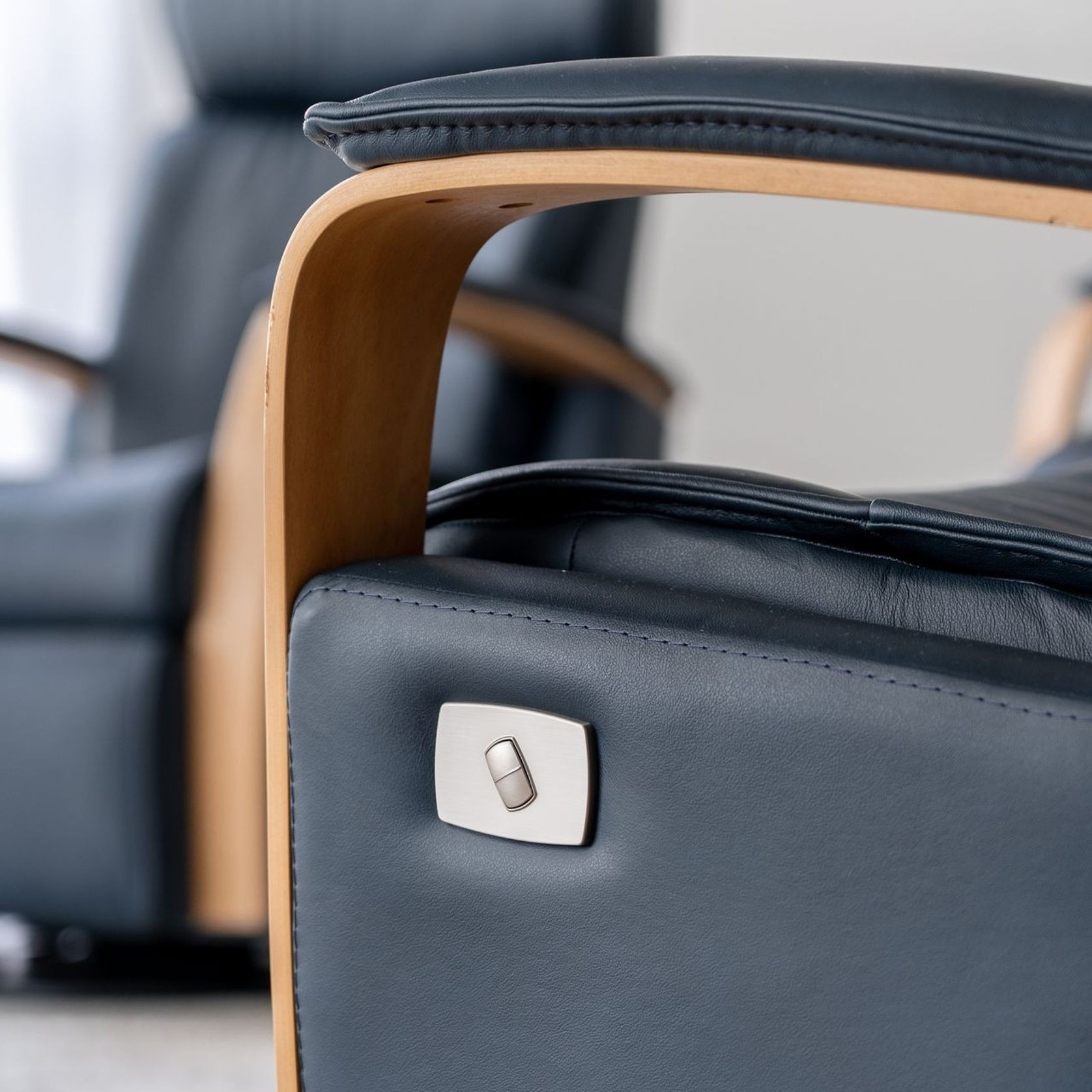 Majesty Home Theater Reclining Sofa gallery detail image