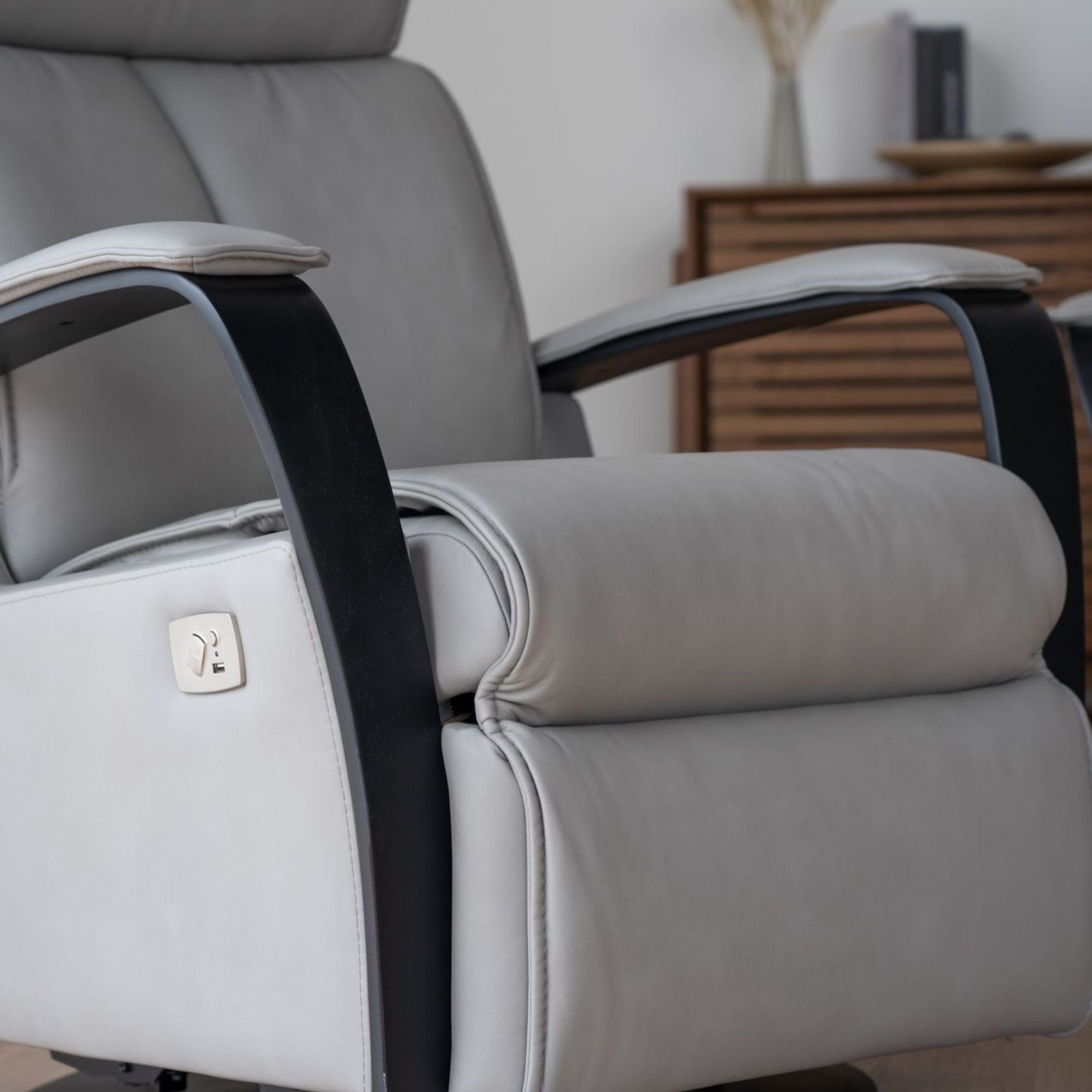 Majesty Home Theater Reclining Sofa gallery detail image