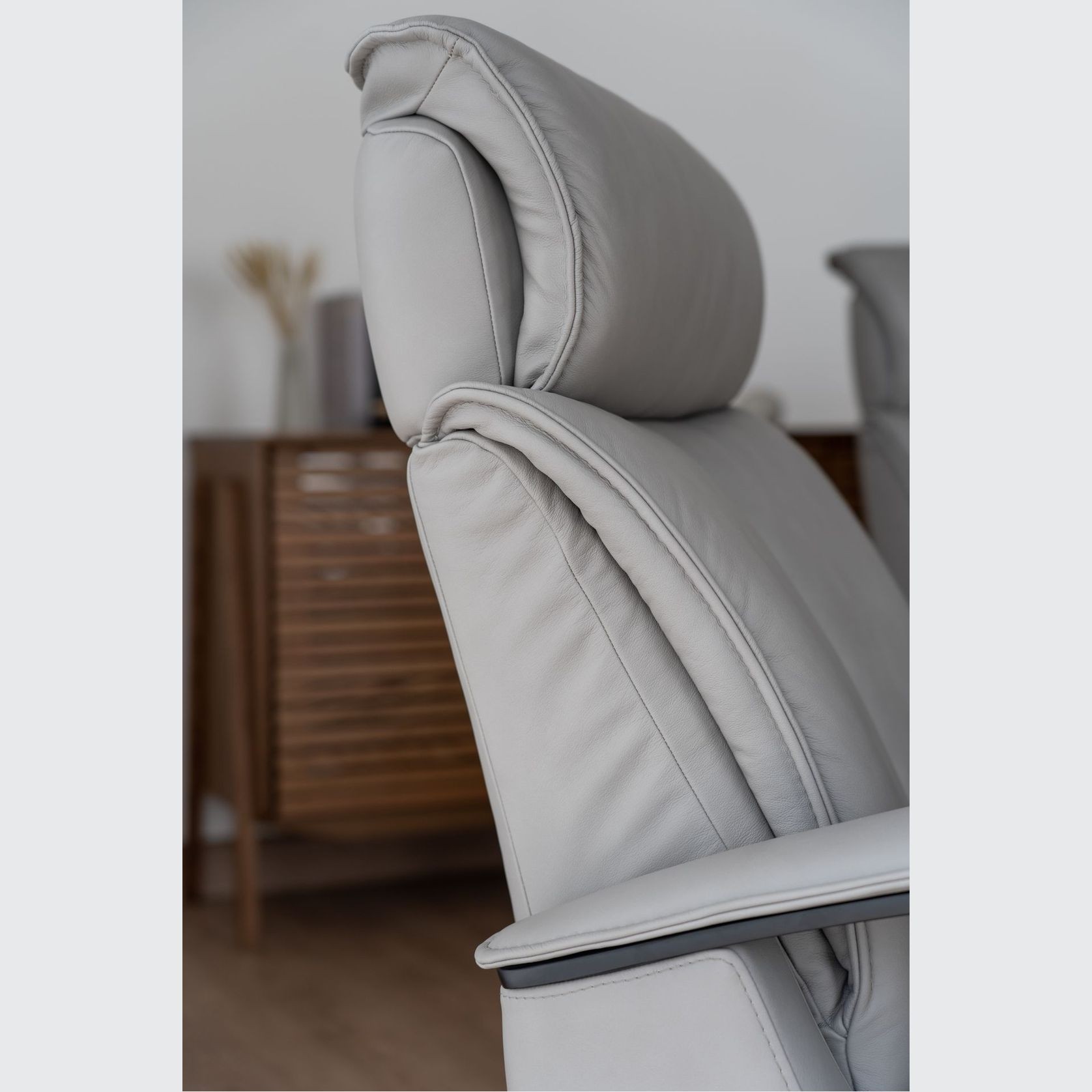 Majesty Home Theater Reclining Sofa gallery detail image