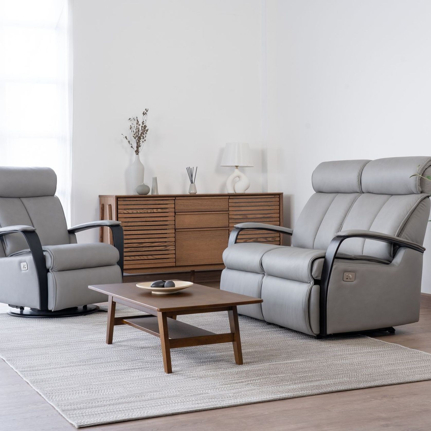 Majesty Home Theater Reclining Sofa gallery detail image