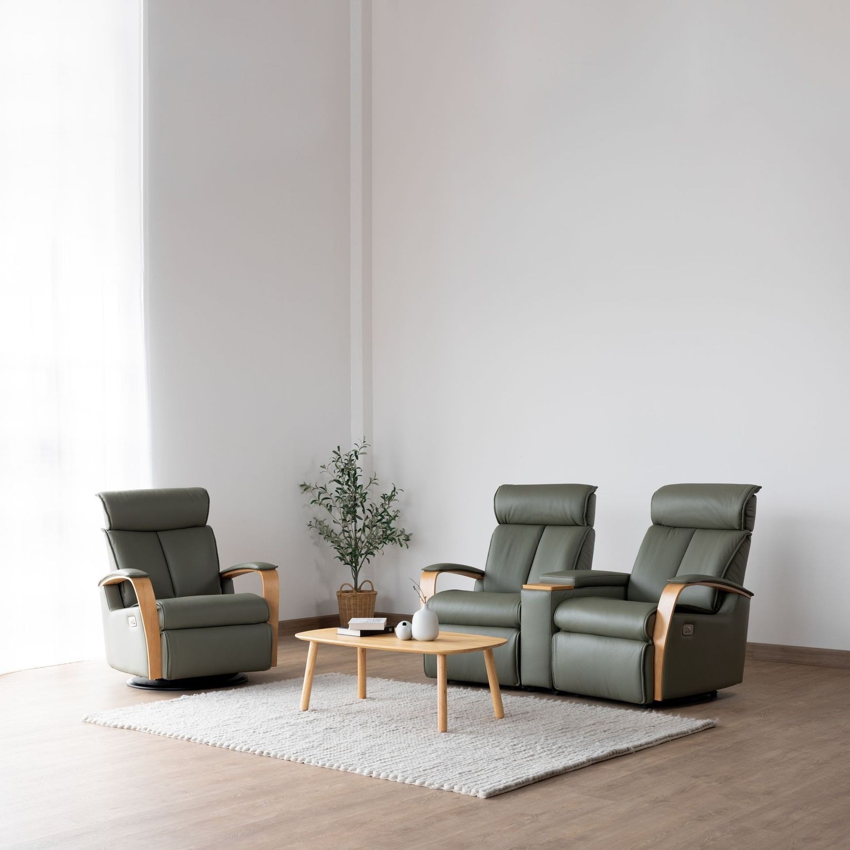Majesty Home Theater Reclining Sofa gallery detail image