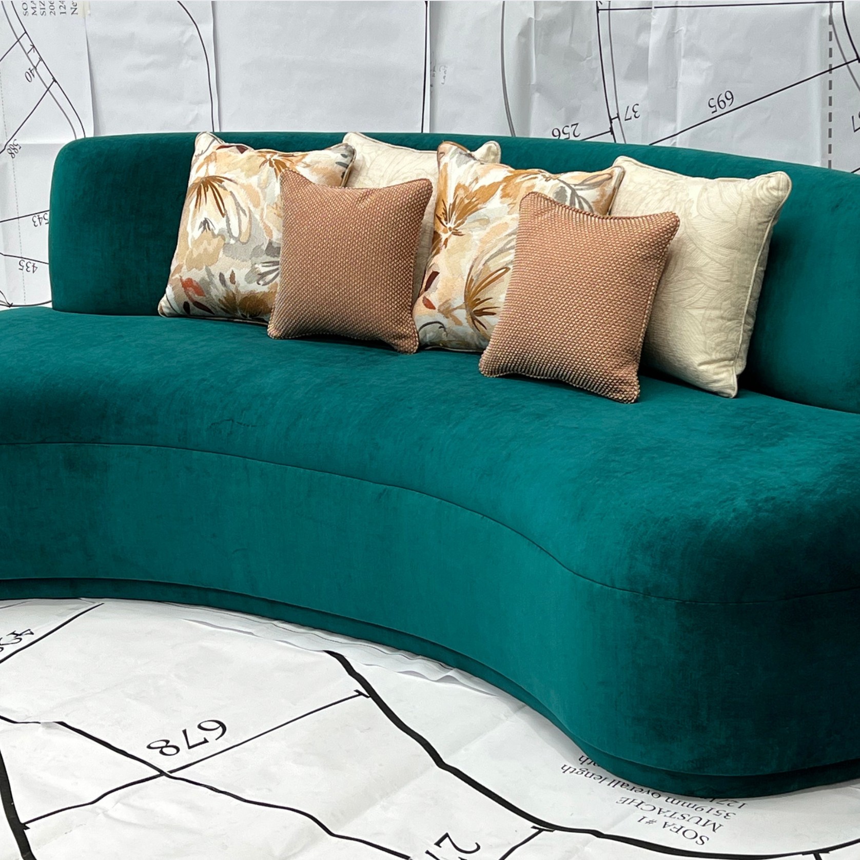 Contemporary Luxury Curved Sofa gallery detail image