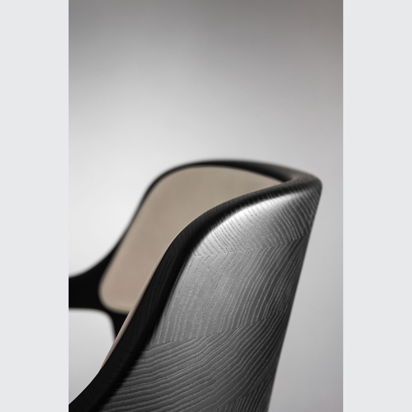 Walter Armchair by Molteni&C gallery detail image