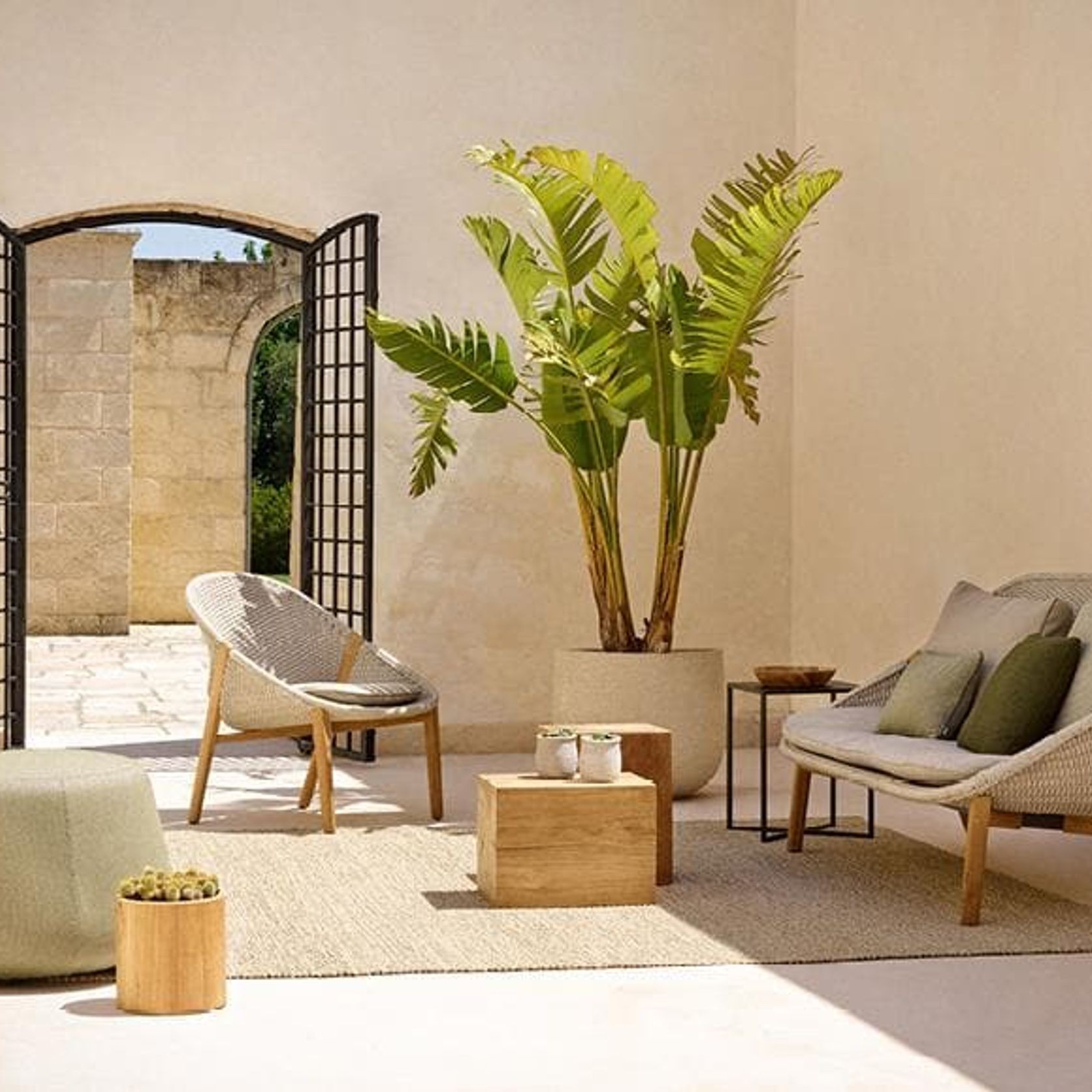 Elio | Lounge Chairs gallery detail image