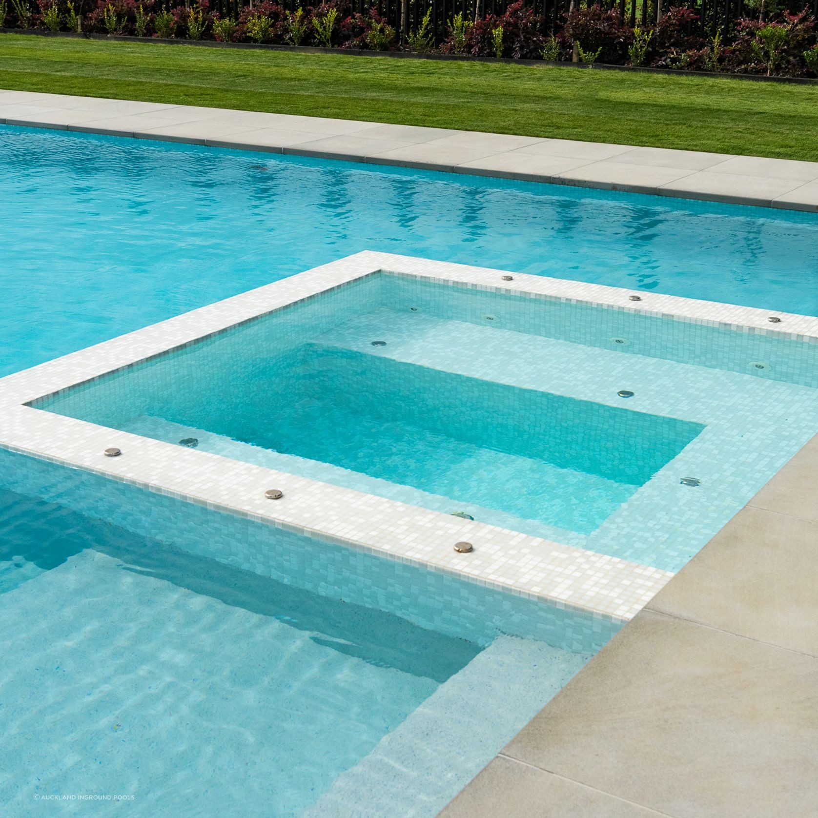 Custom Pool & Spa  gallery detail image