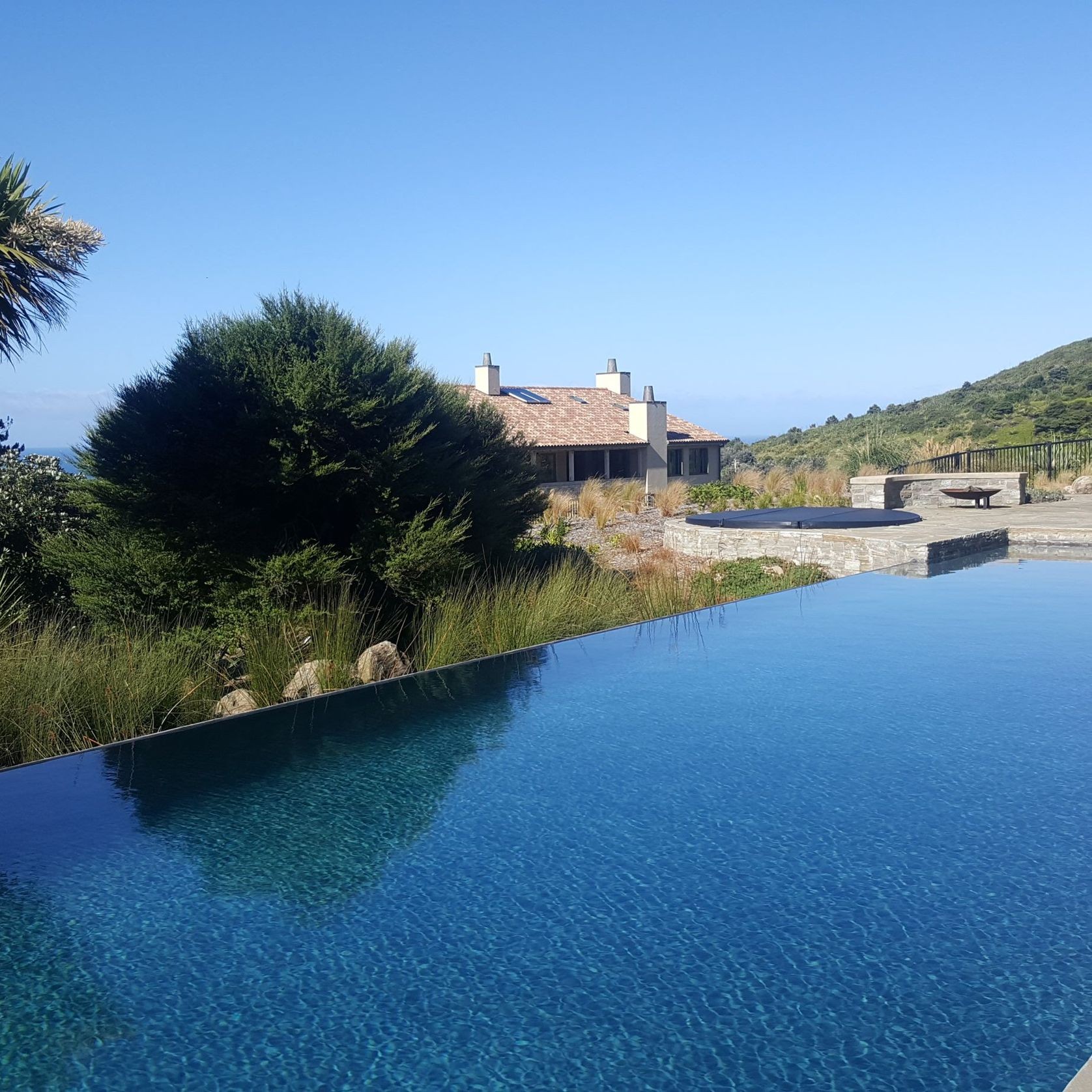 Custom Pool & Spa  gallery detail image