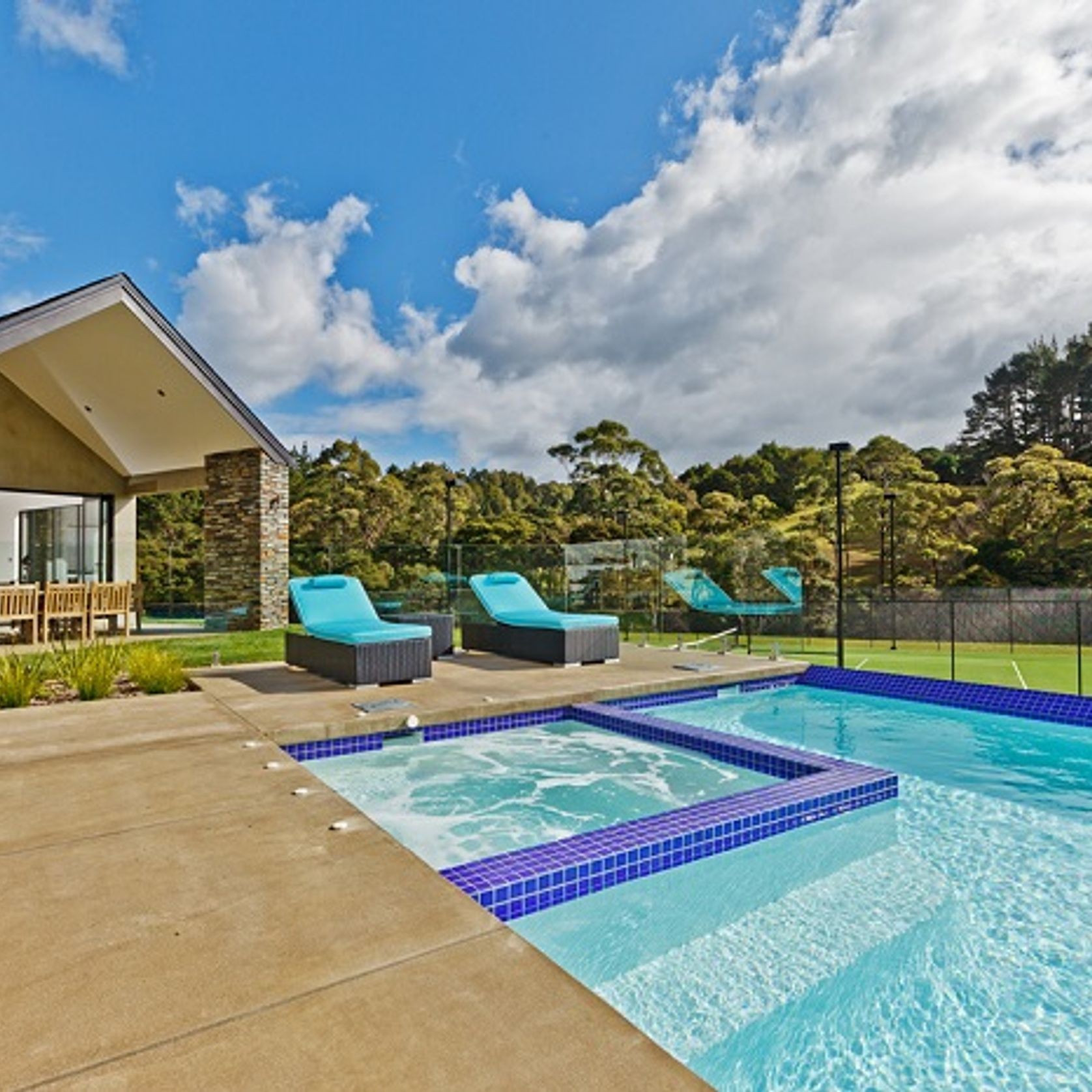 Custom Pool & Spa  gallery detail image