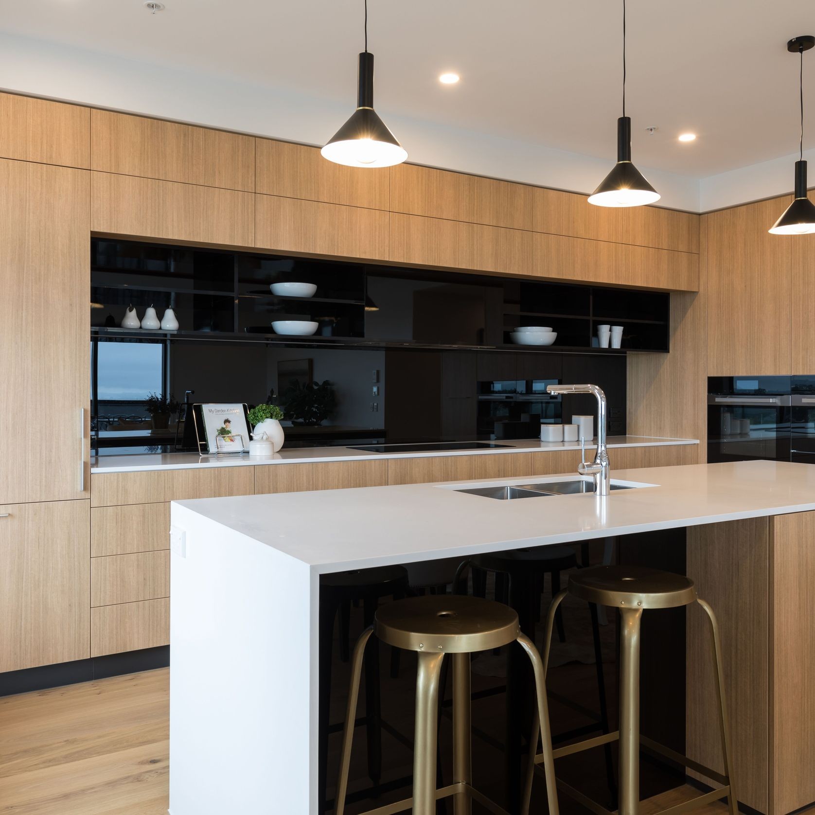 Kitchen Island Glass gallery detail image