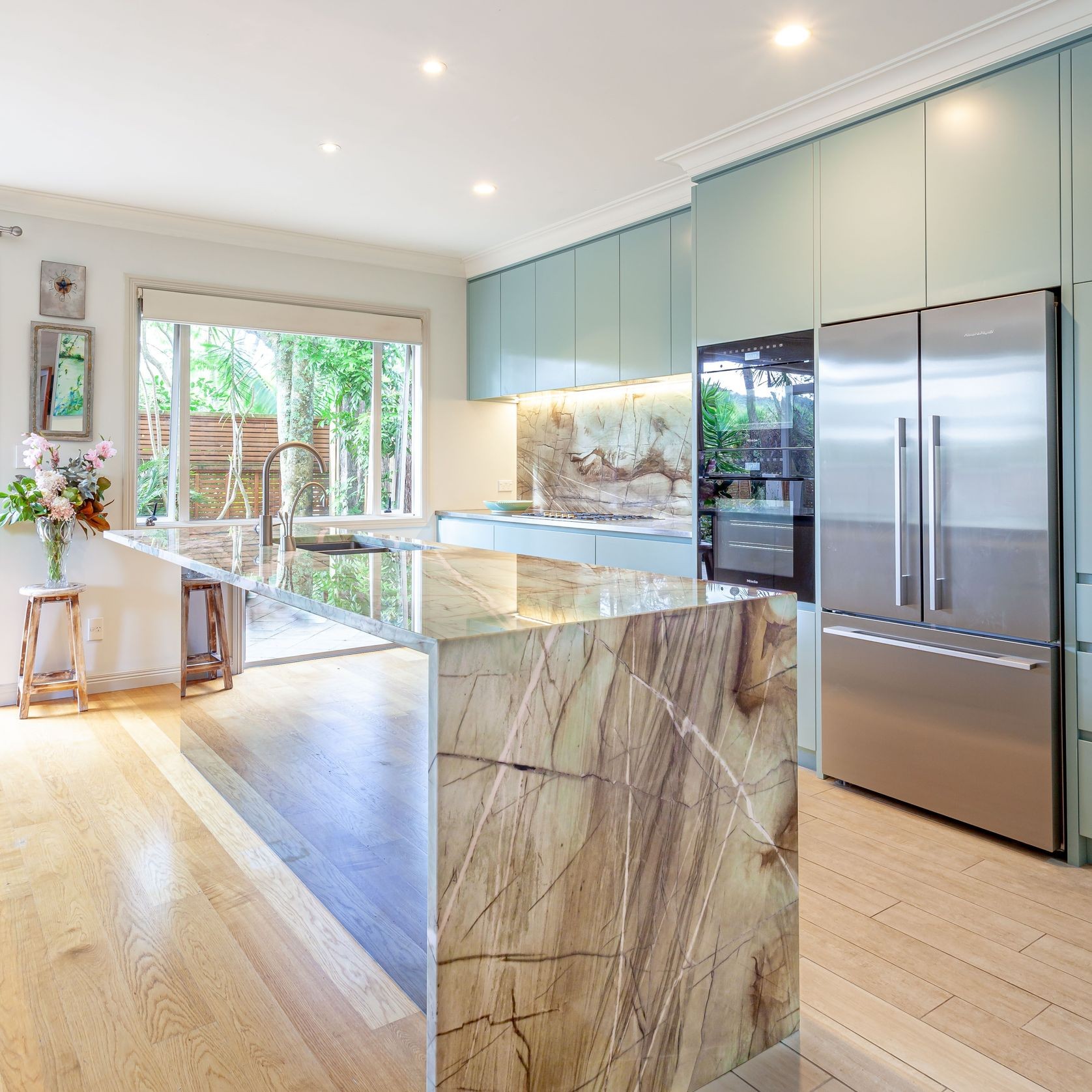 Kitchen Island Glass gallery detail image