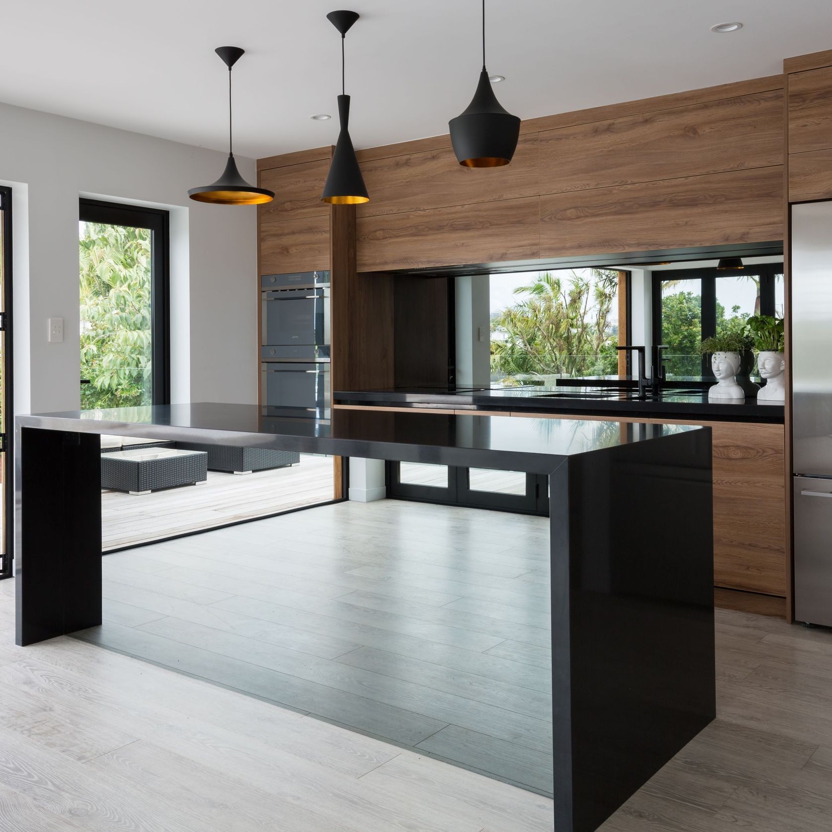 Kitchen Island Glass gallery detail image