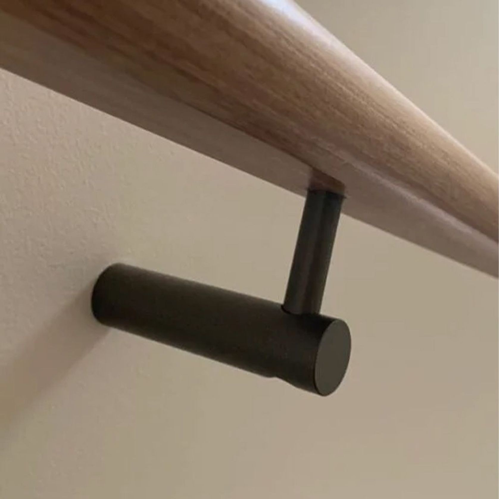 Halliday & Baillie Round Stair Rail Bracket HB520 gallery detail image