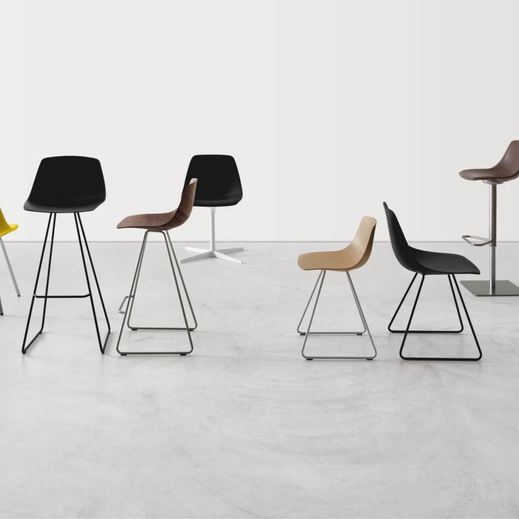 Miunn | Stool with Swivel Base gallery detail image