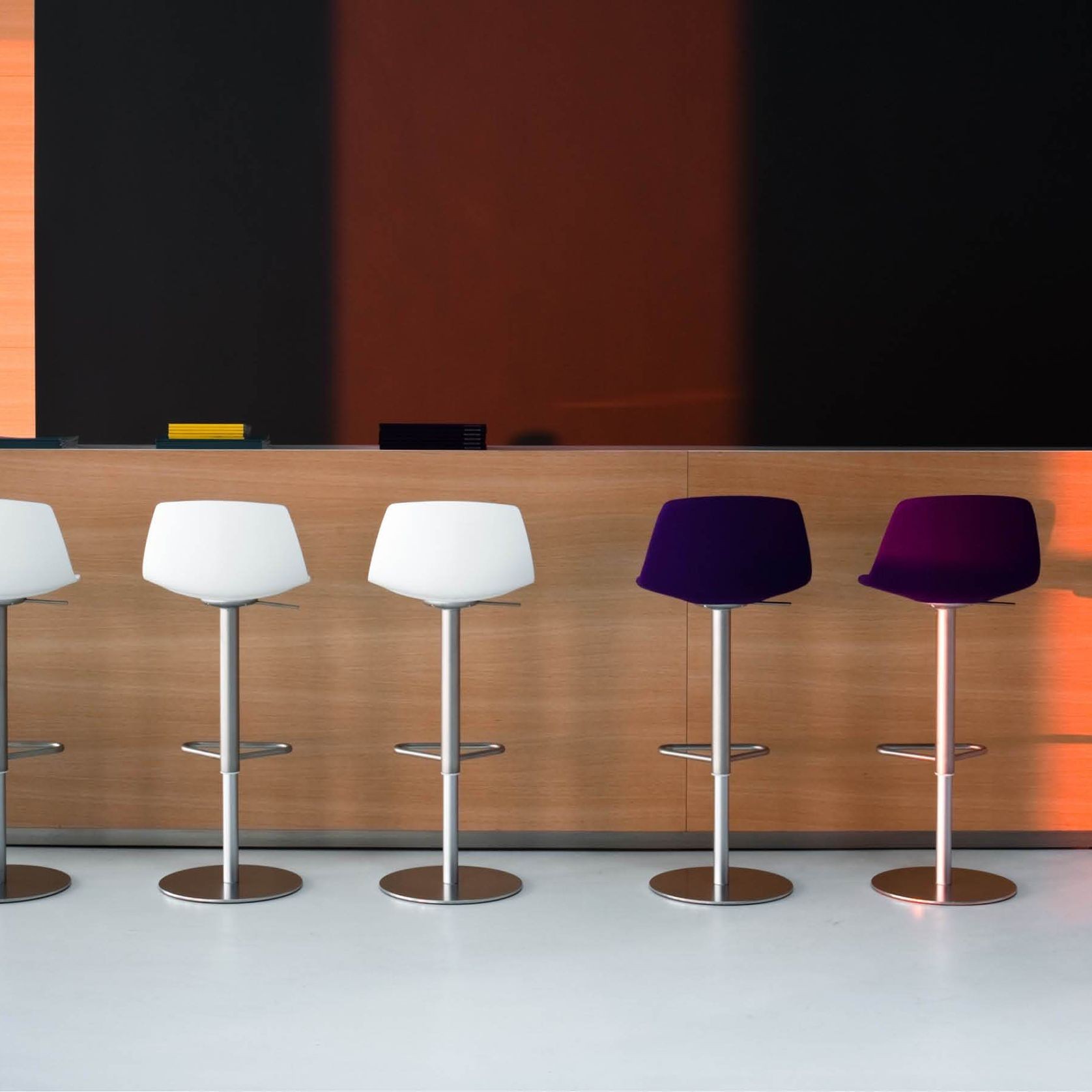 Miunn | Stool with Swivel Base gallery detail image