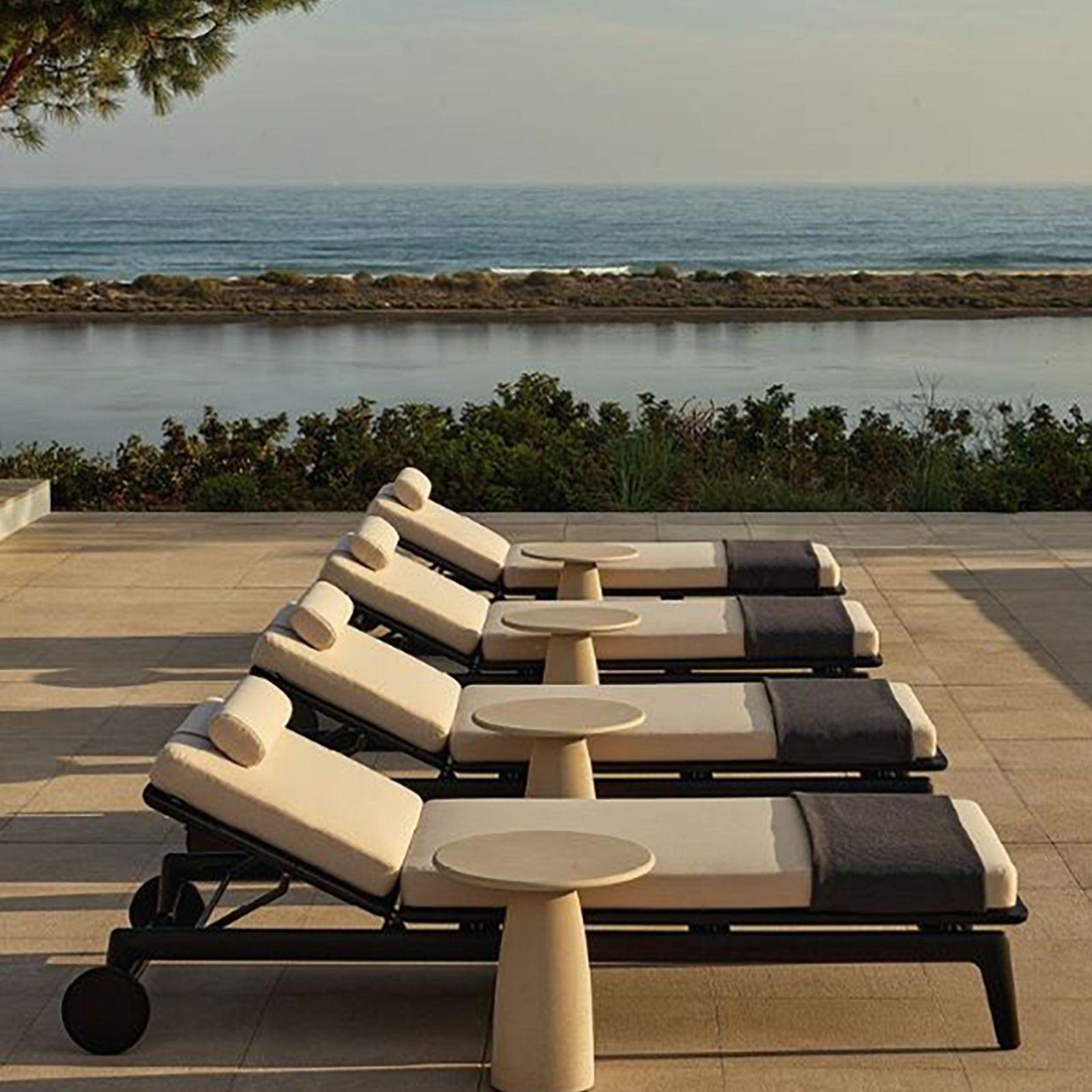 Magnolia Sunbed gallery detail image
