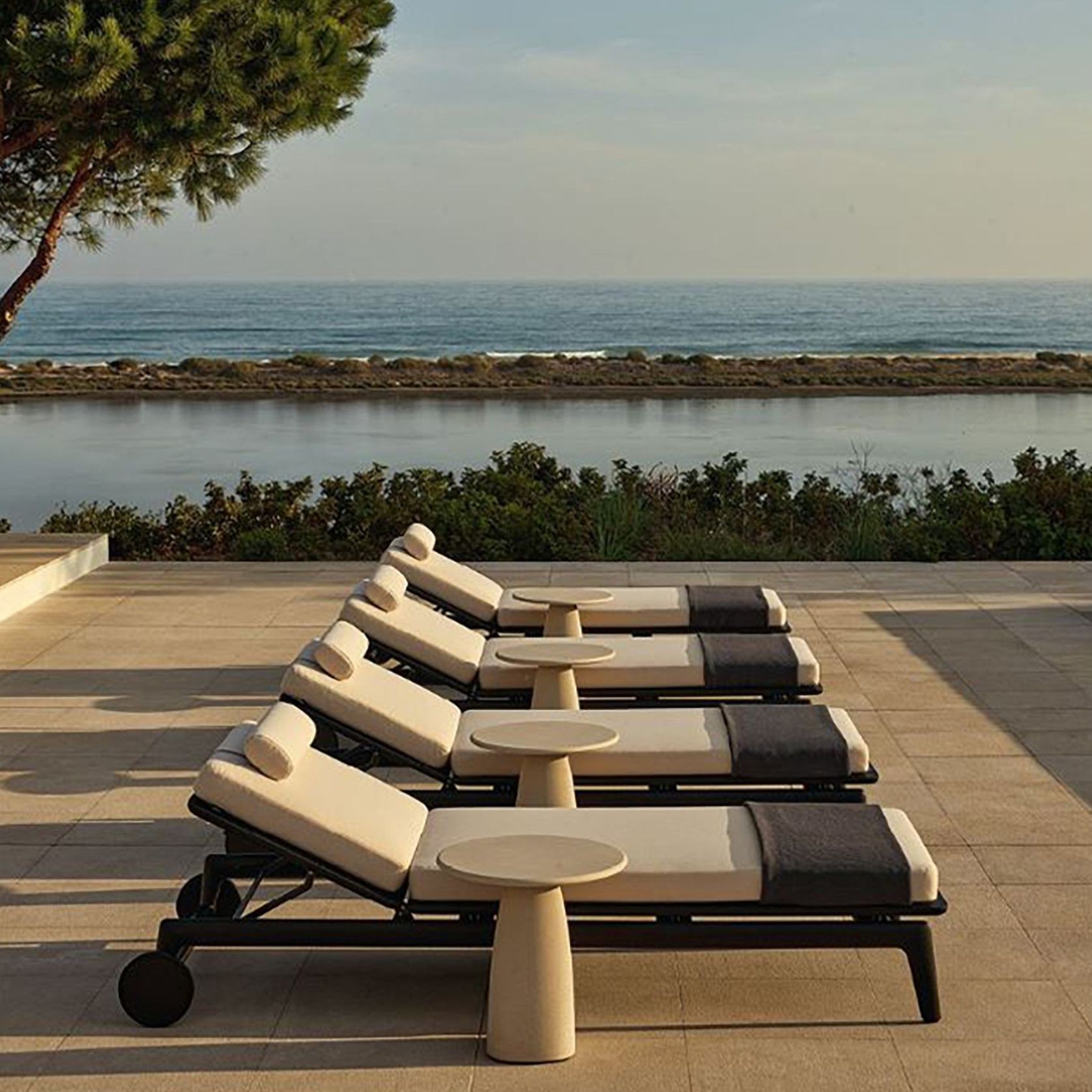Magnolia Sunbed gallery detail image
