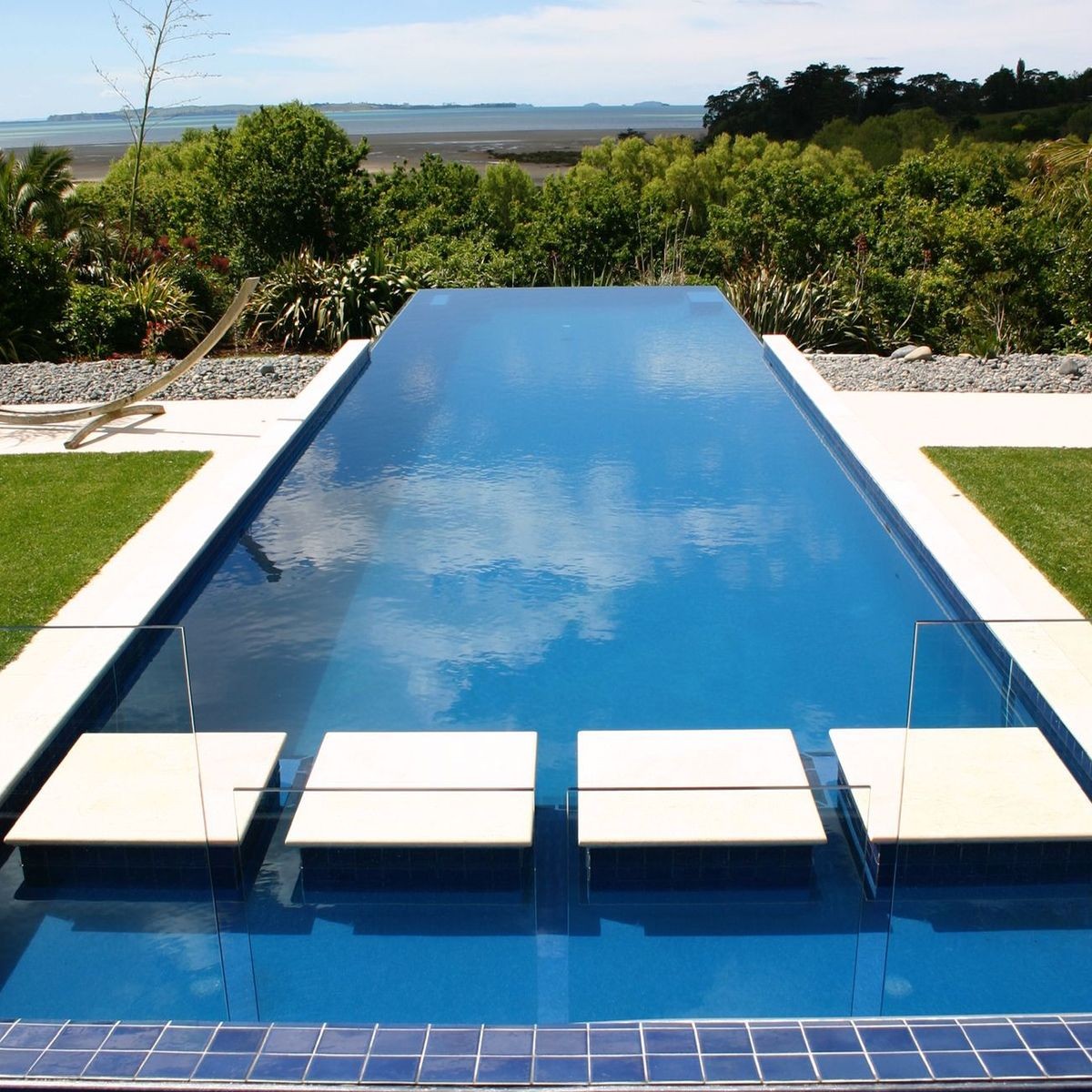 A Pocket Guide to Building Vanishing Edge Pools