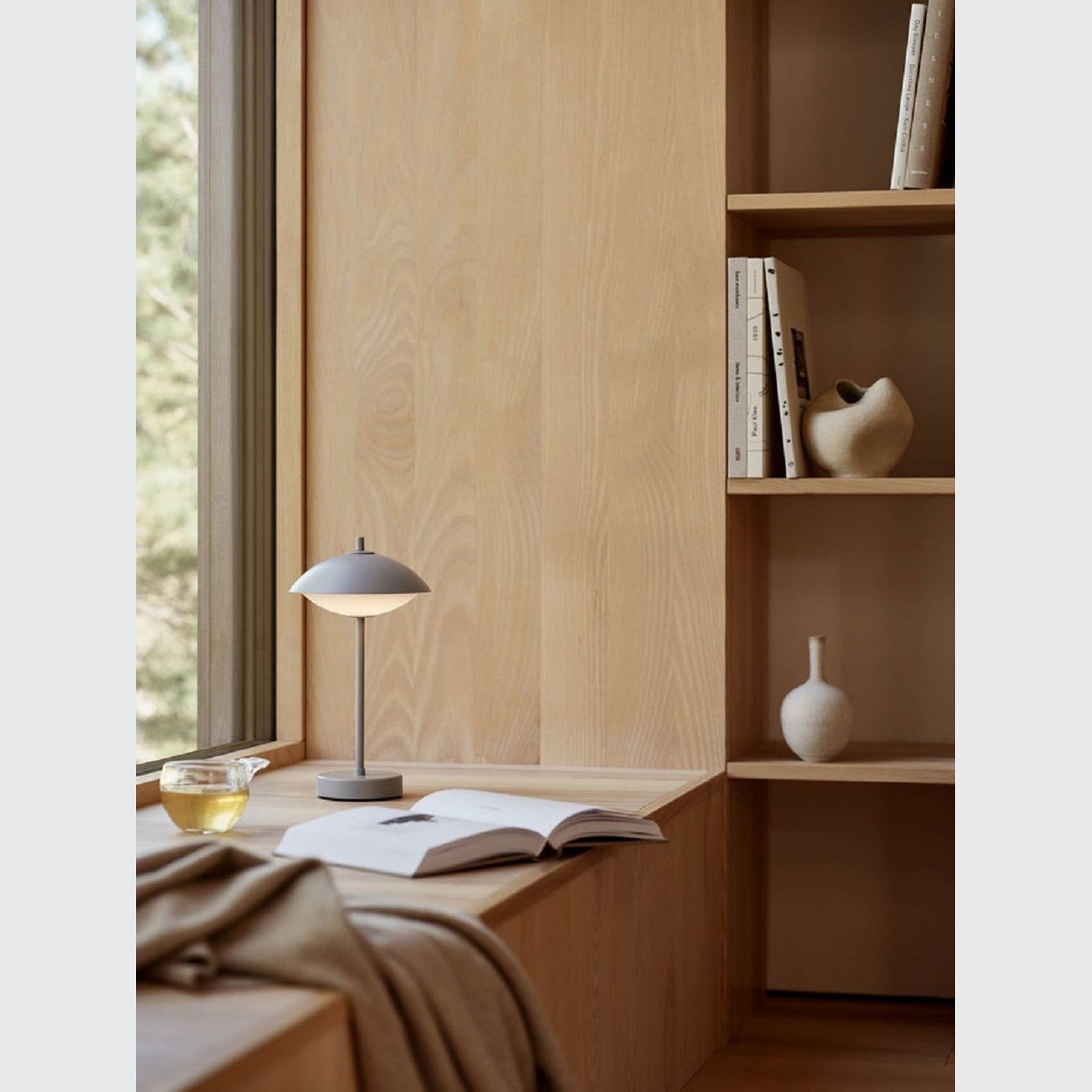 Clam Portable Lamp gallery detail image