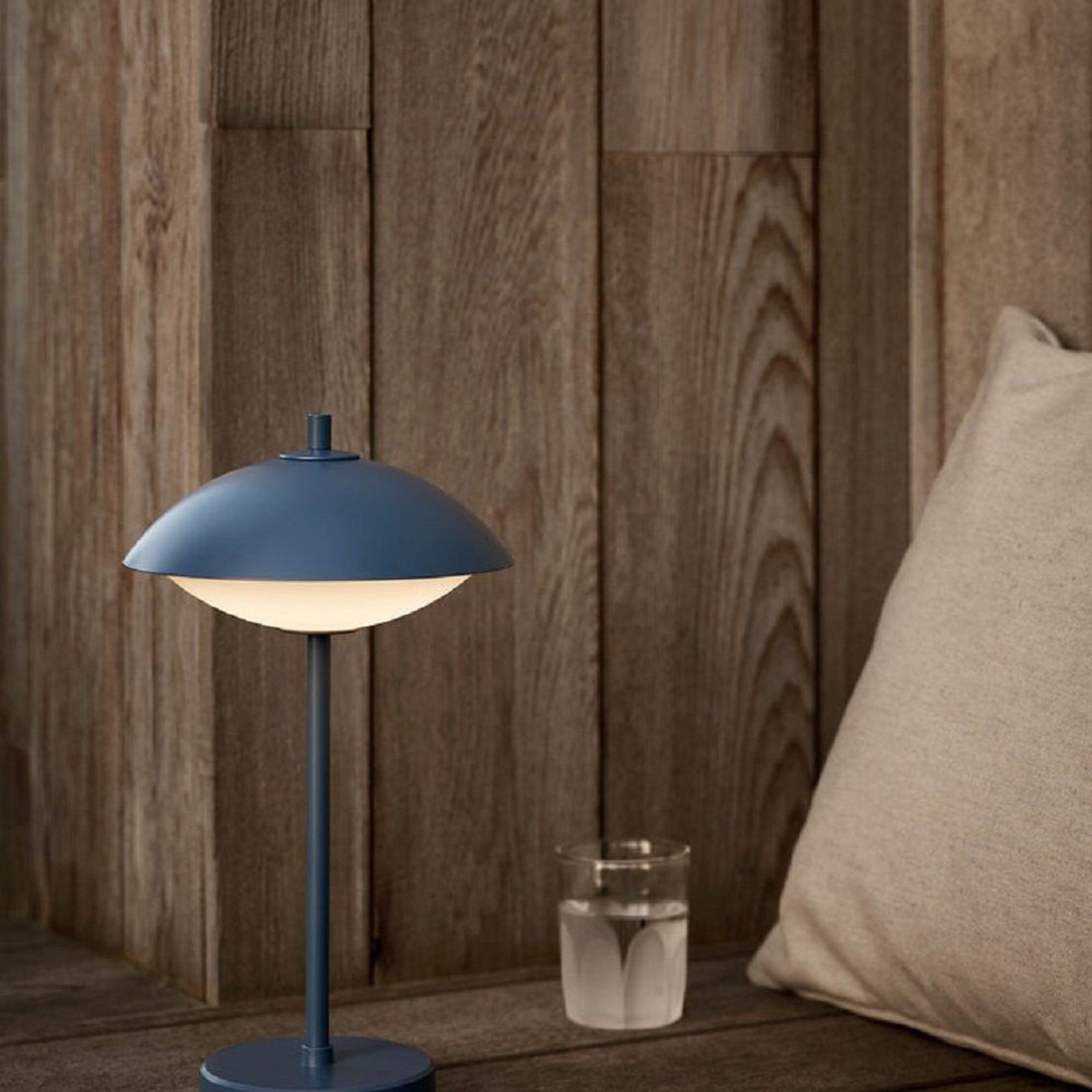 Clam Portable Lamp gallery detail image