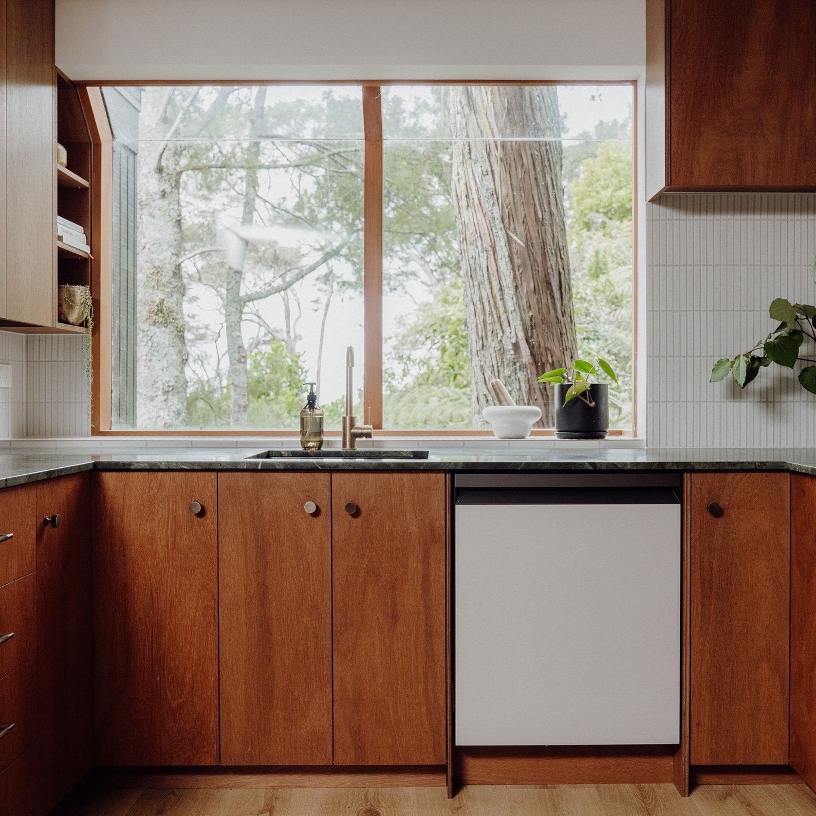 Keruing Brownwood BS1088 | Marine - Joinery Plywood gallery detail image
