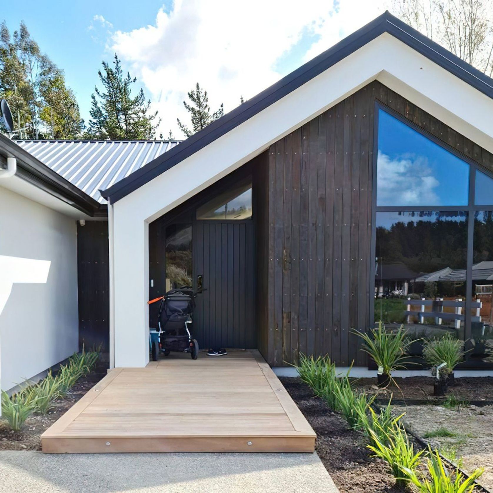 Cladding | Sawn face – smokey grey oil/tint gallery detail image
