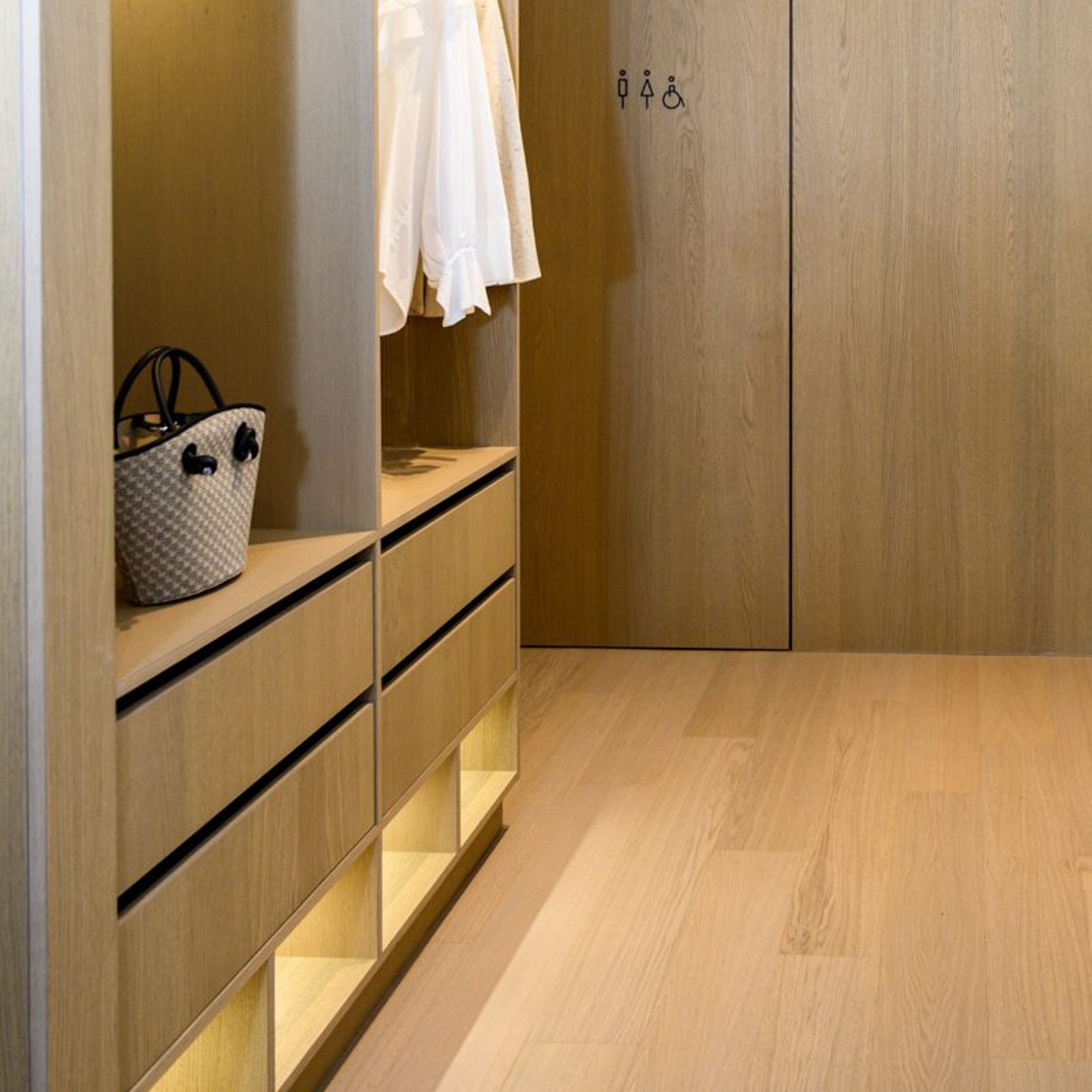 Desert Oak Shinnoki Prefinished Timber Veneer gallery detail image