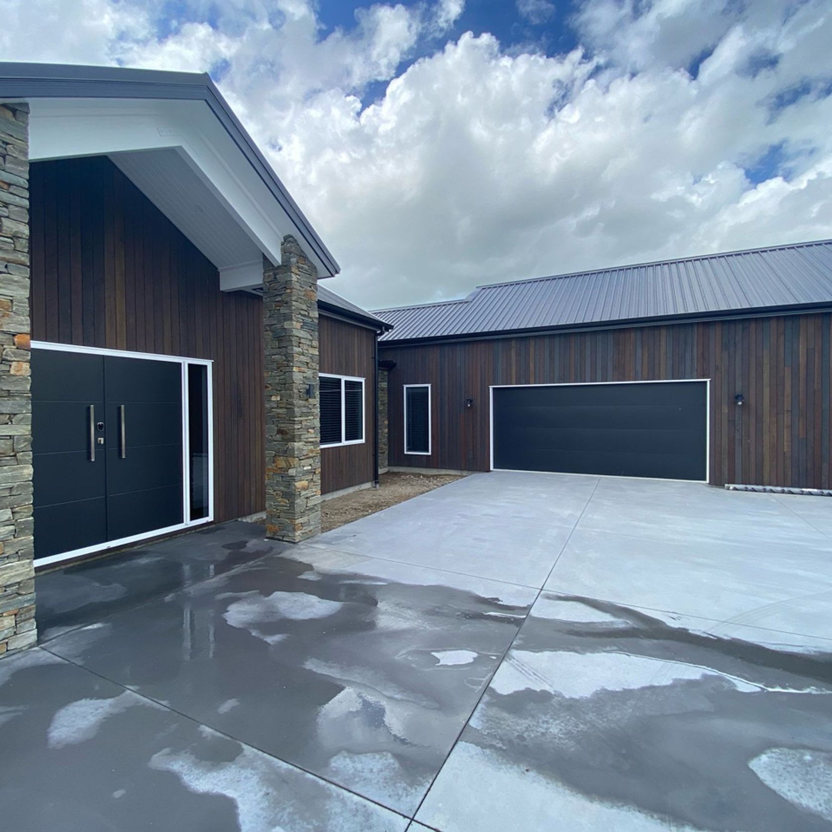 Cladding | Sawn face – smokey grey oil/tint gallery detail image