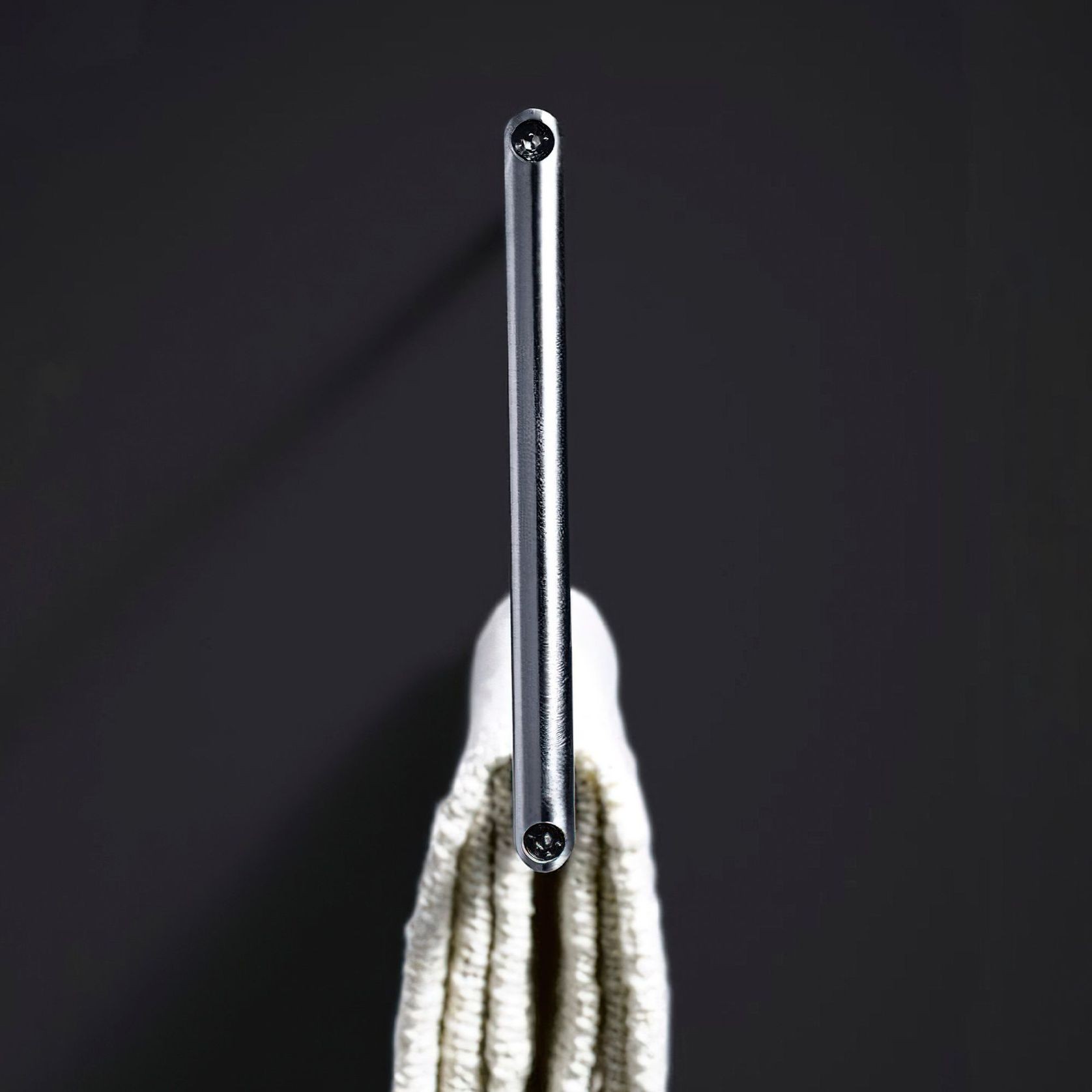 Minimal Vertical Towel Rail gallery detail image